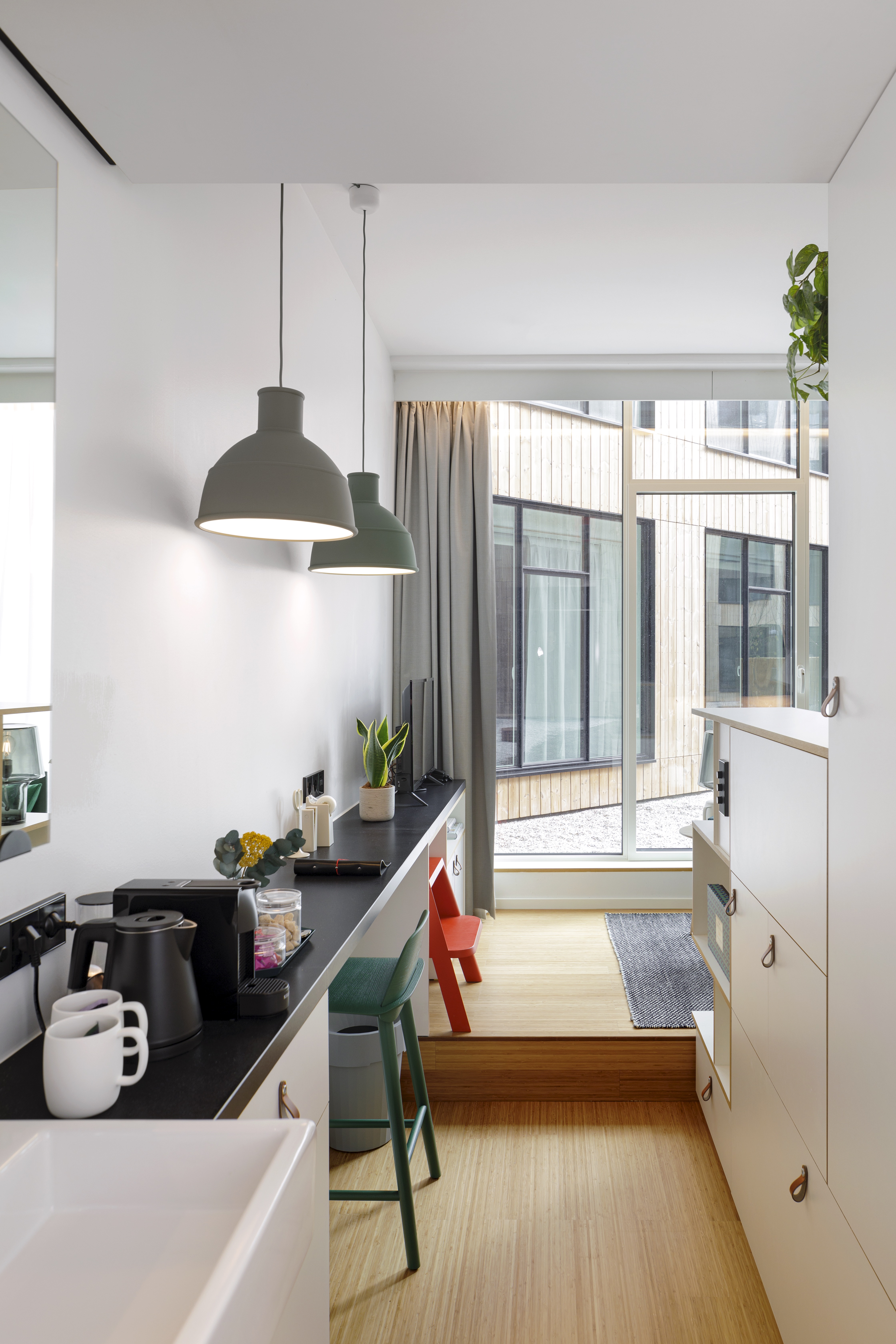 Studio Classic Queen Bed