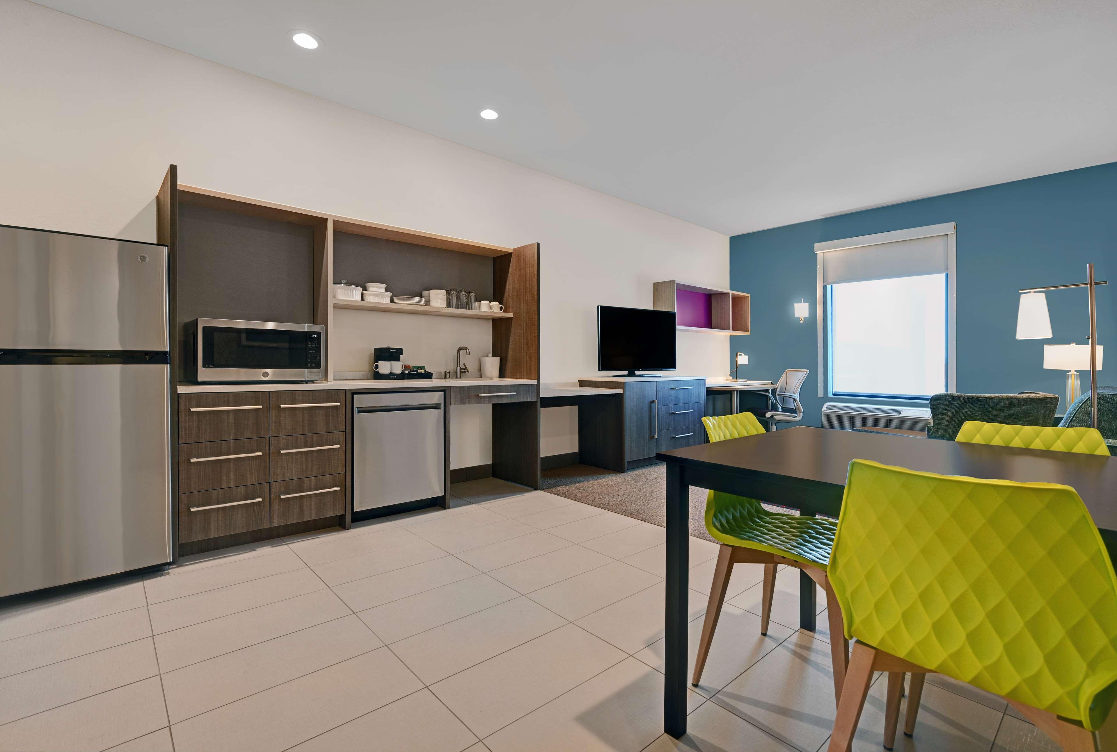 Suite Accessible King Size Bed