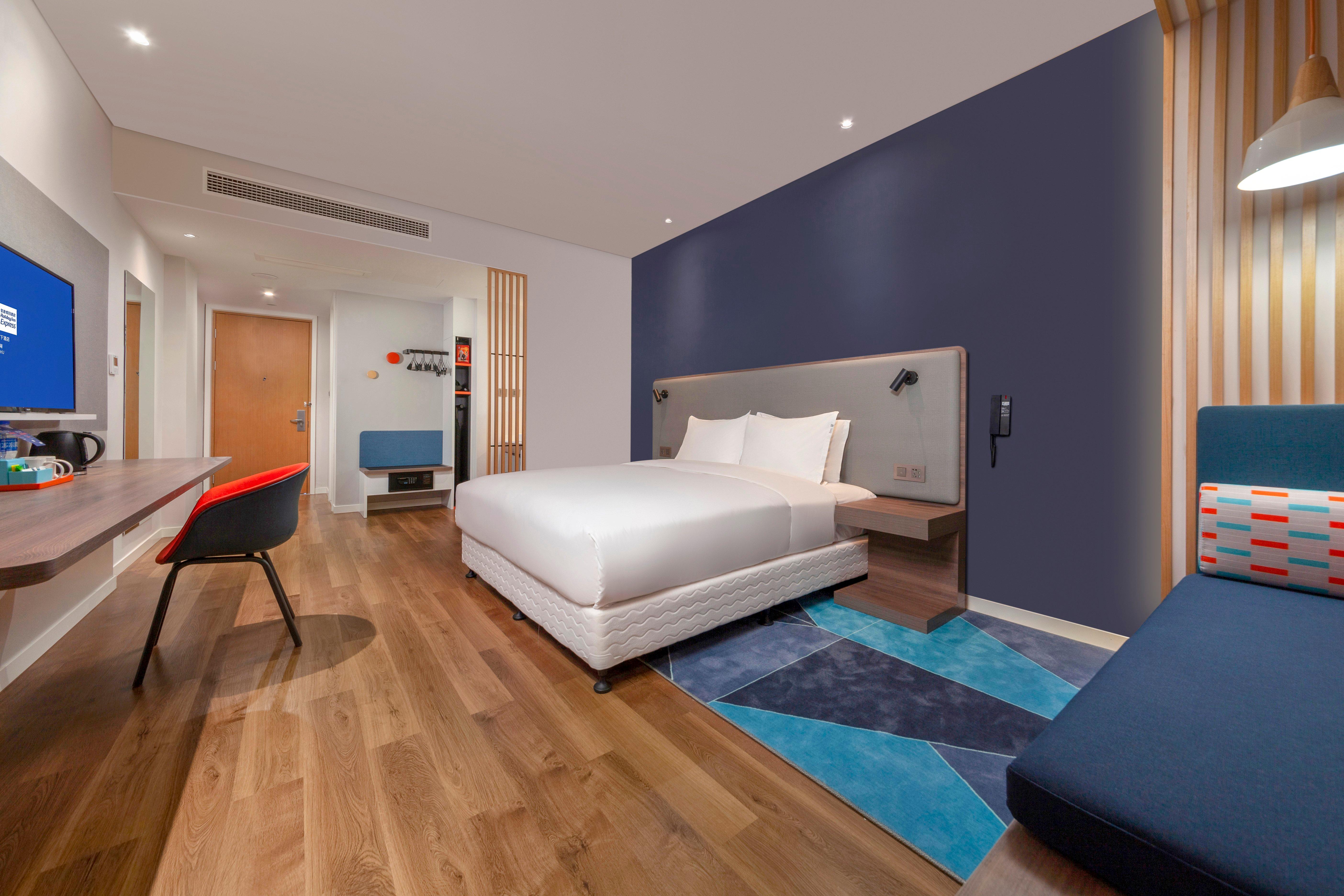 Double Garden View King Bed