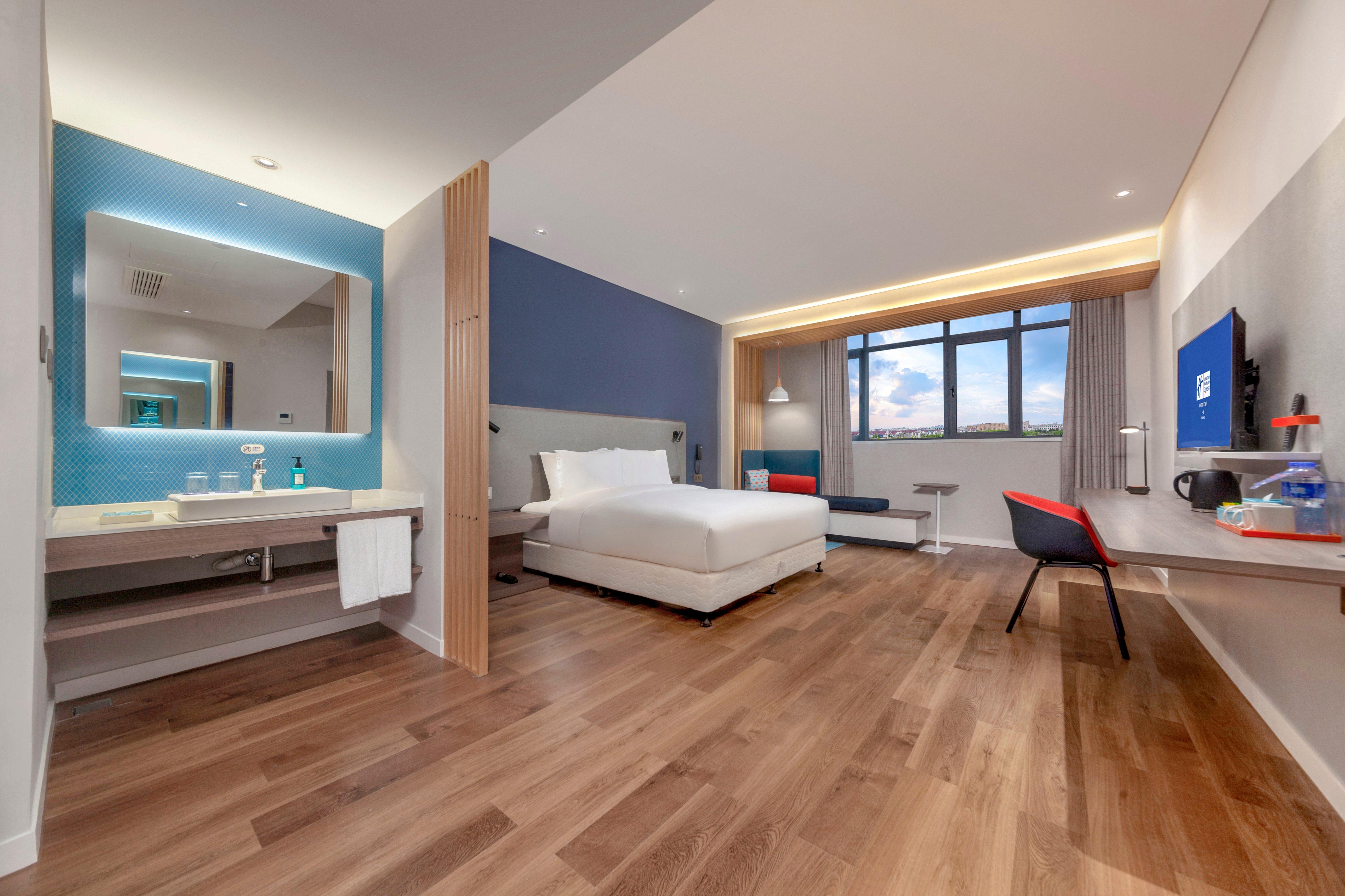 Double Garden View King Bed