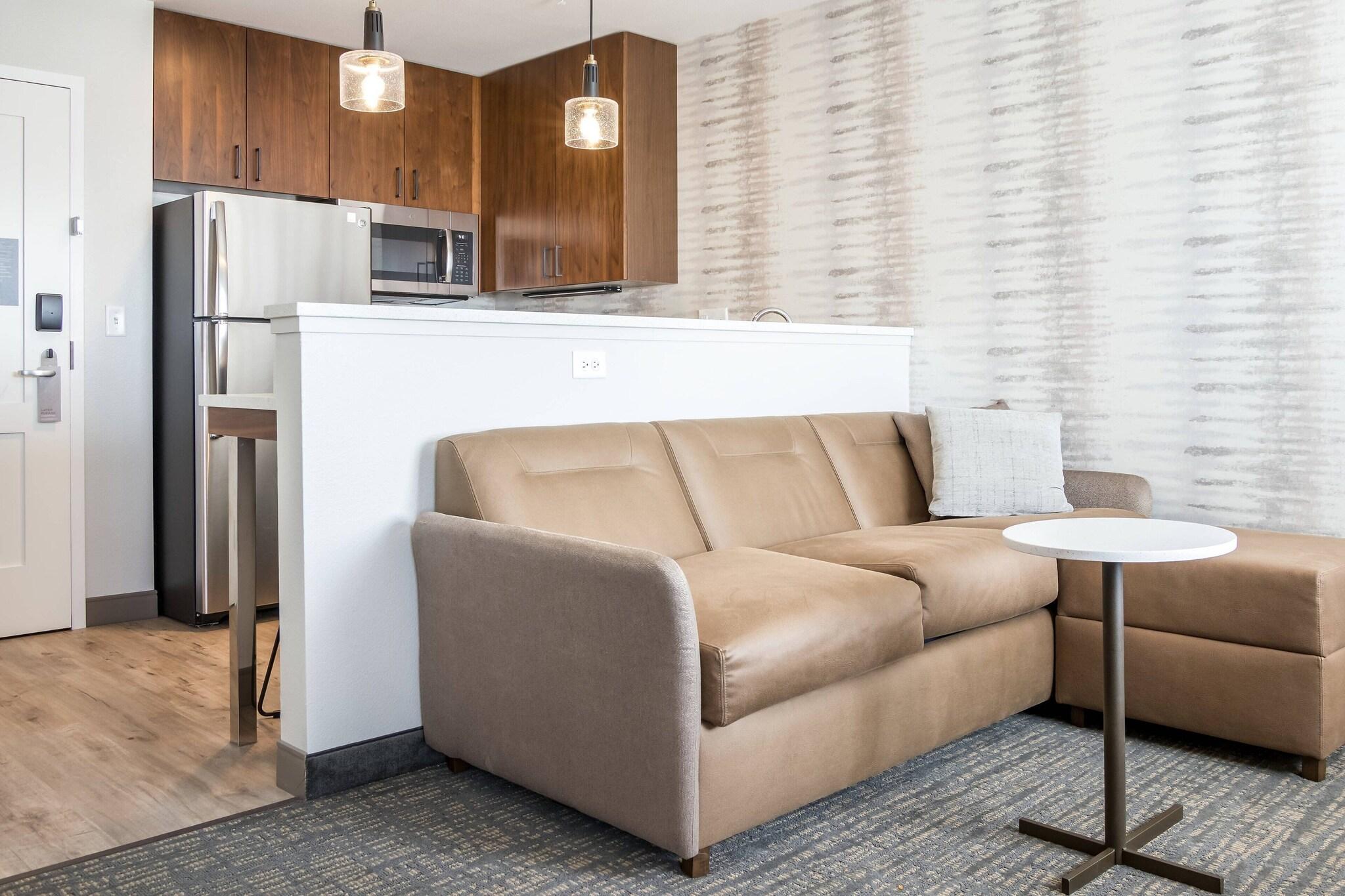 Studio Accessible King Size Bed