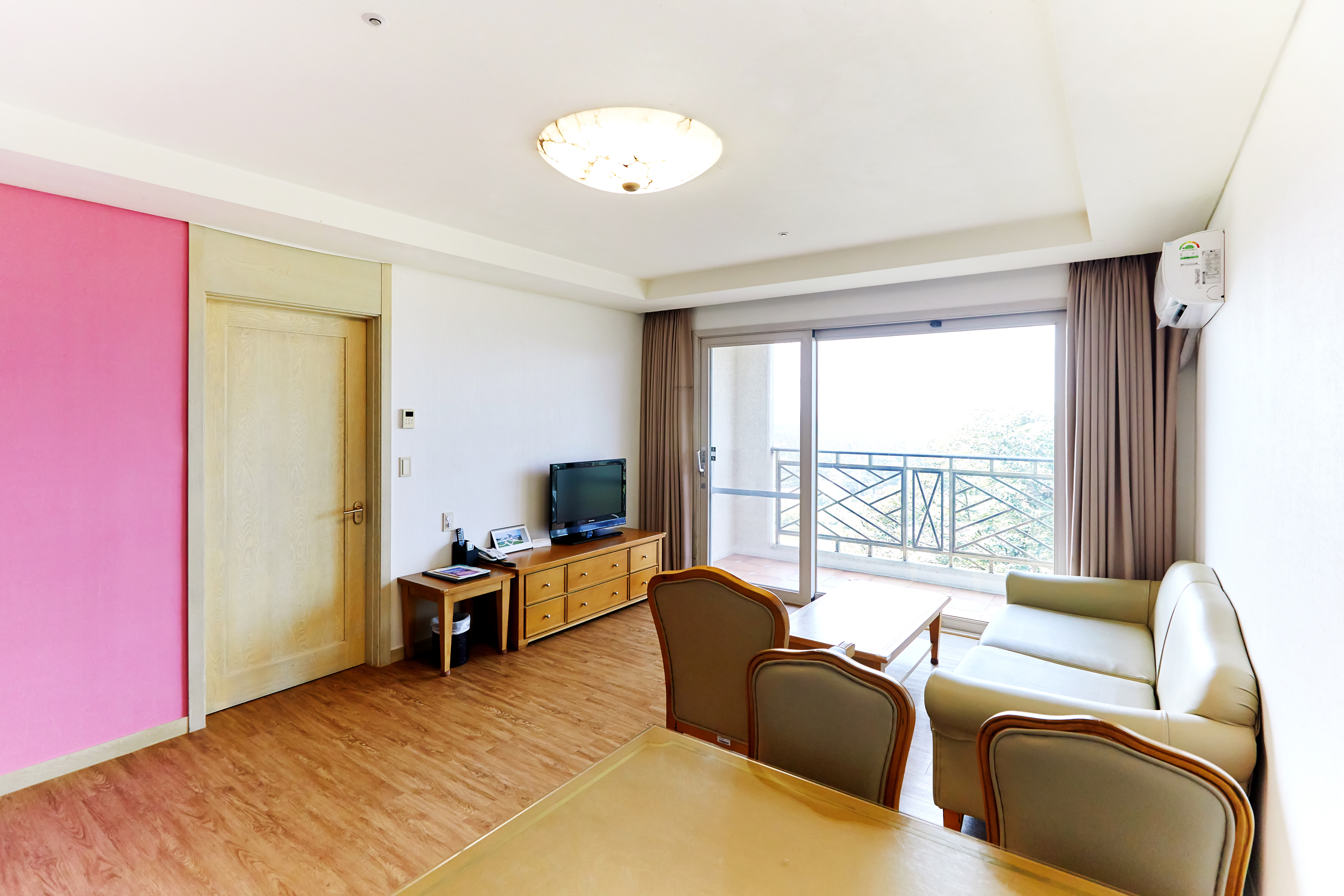 Suite with Kitchenette