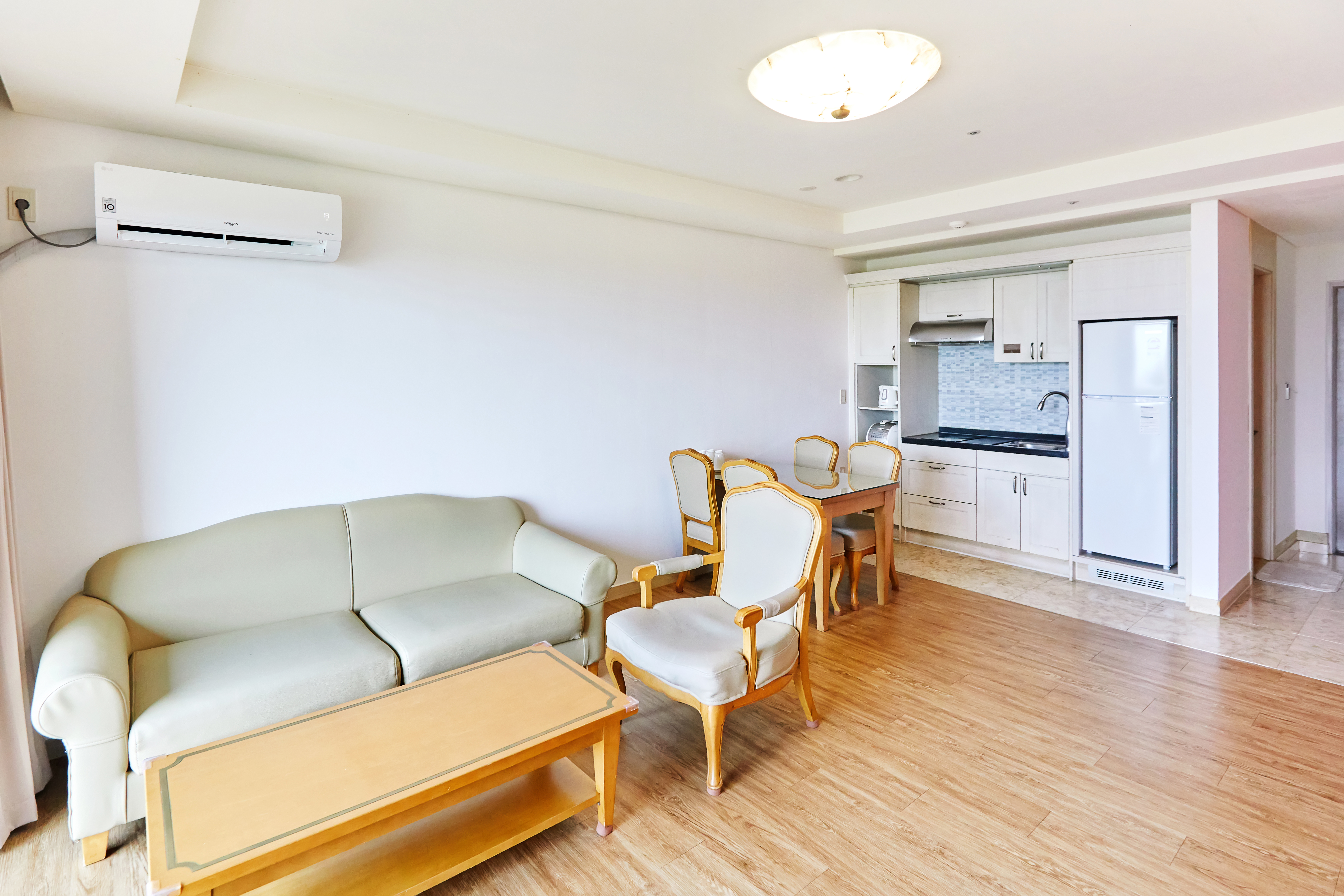 Suite with Kitchenette