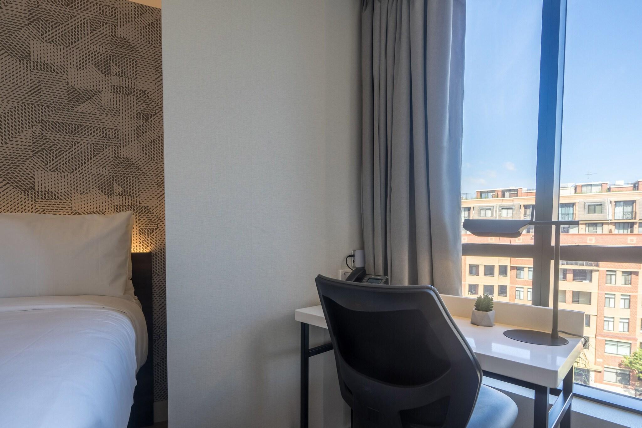 Double Superior Queen Bed