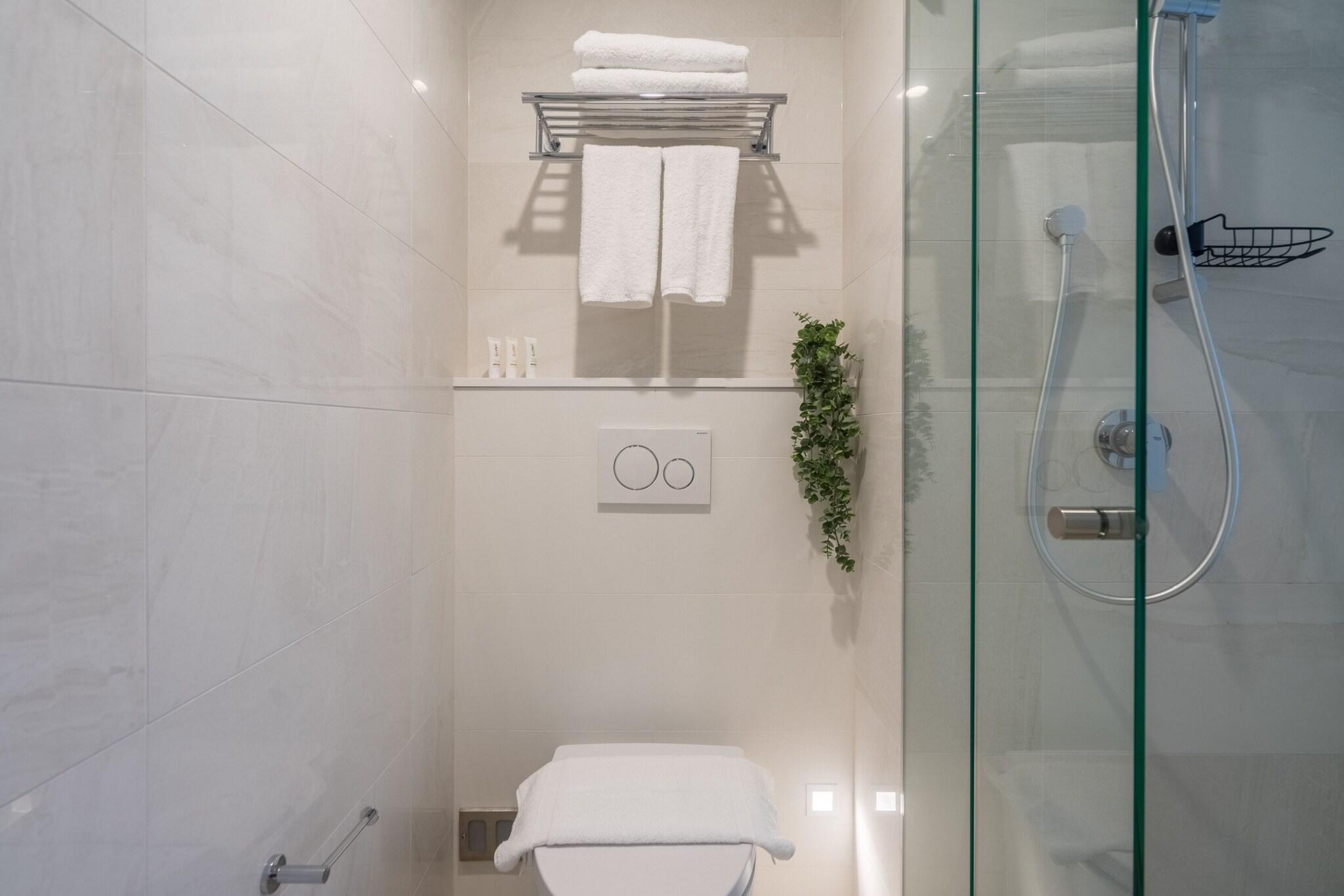 Double Superior Queen Bed