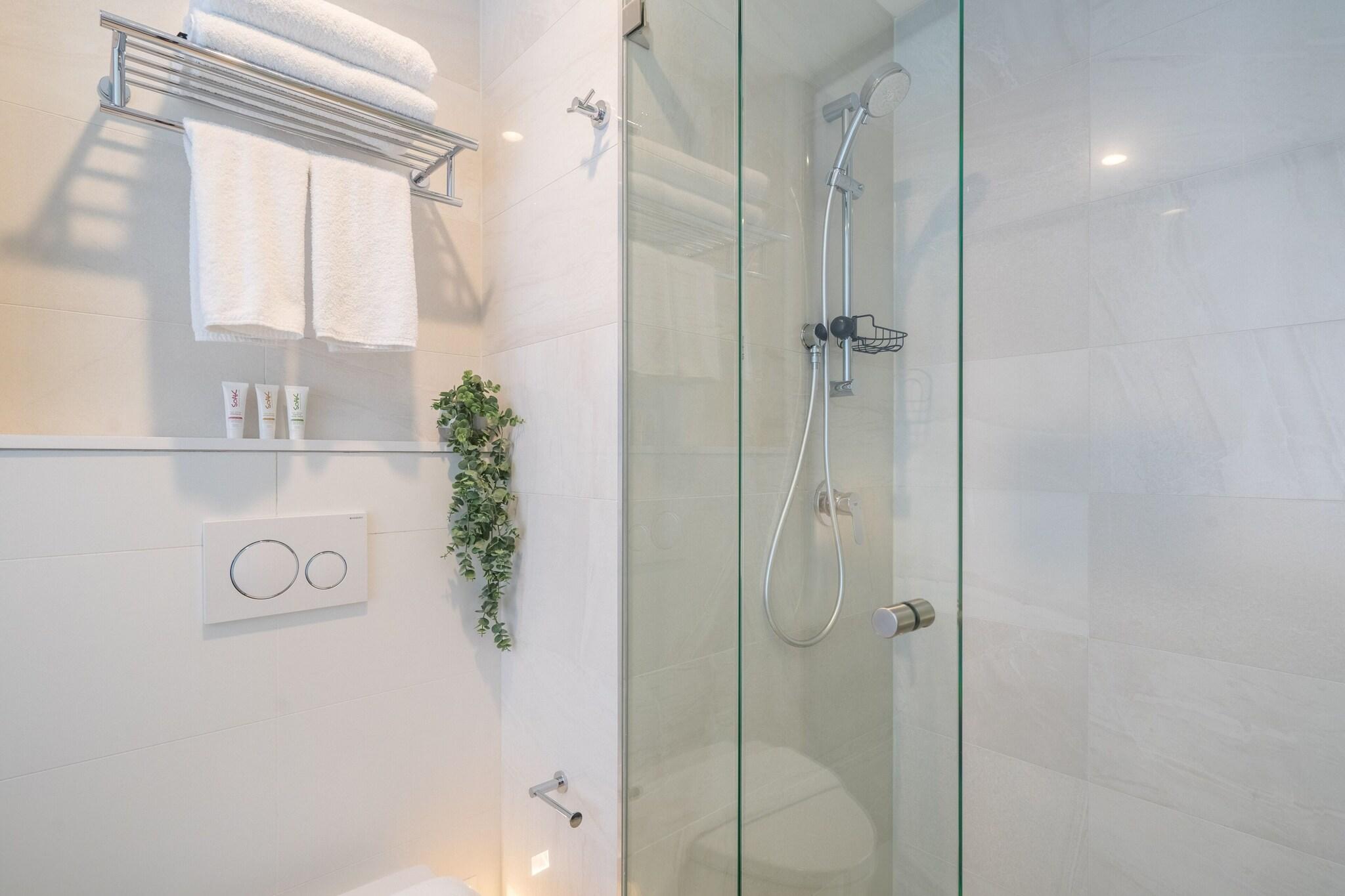 Double Executive Queen Bed