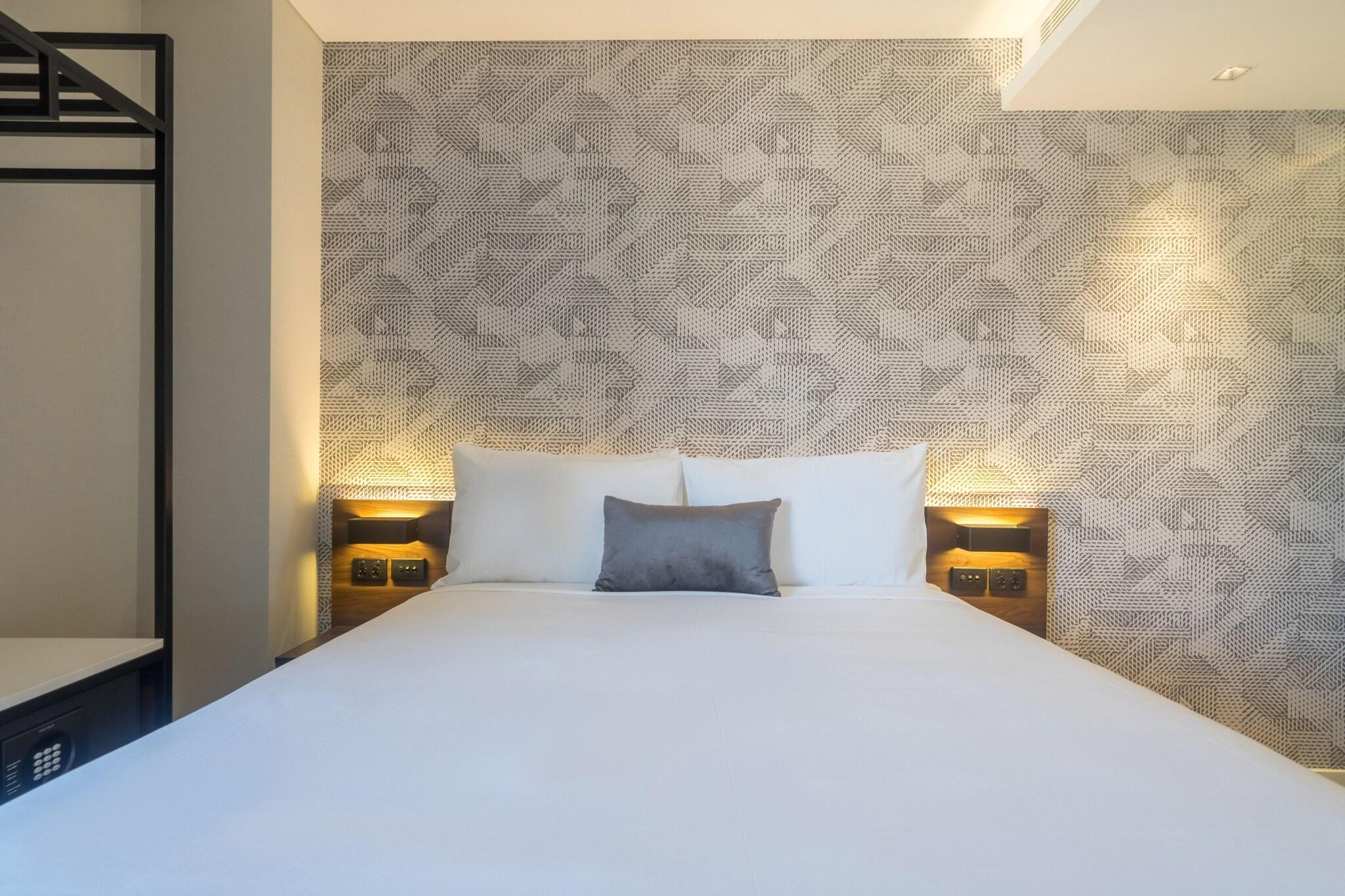 Double Queen Bed Non Smoking