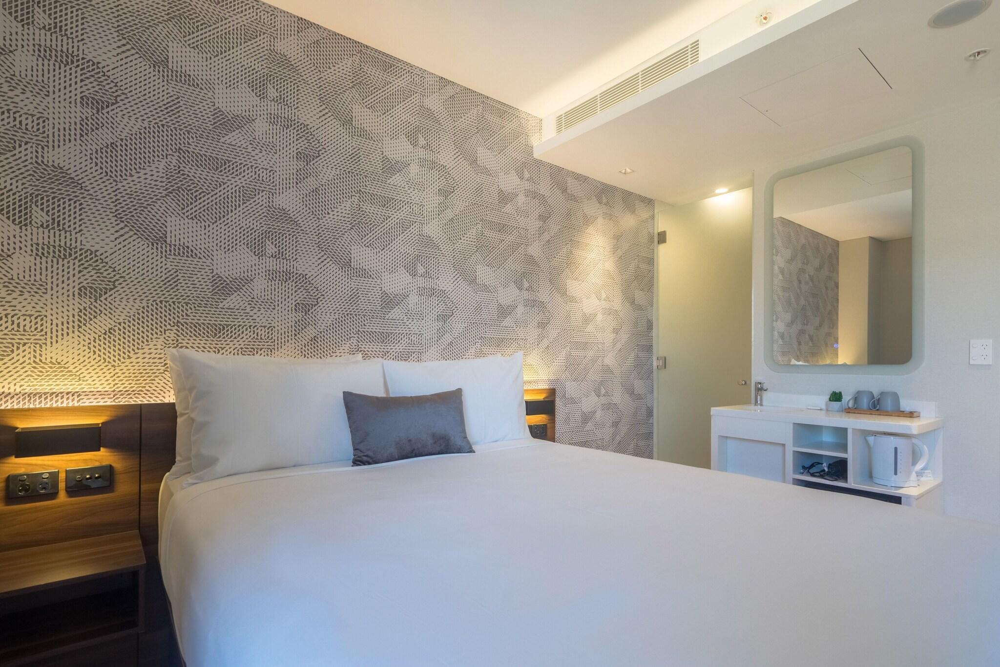 Double Queen Bed Non Smoking