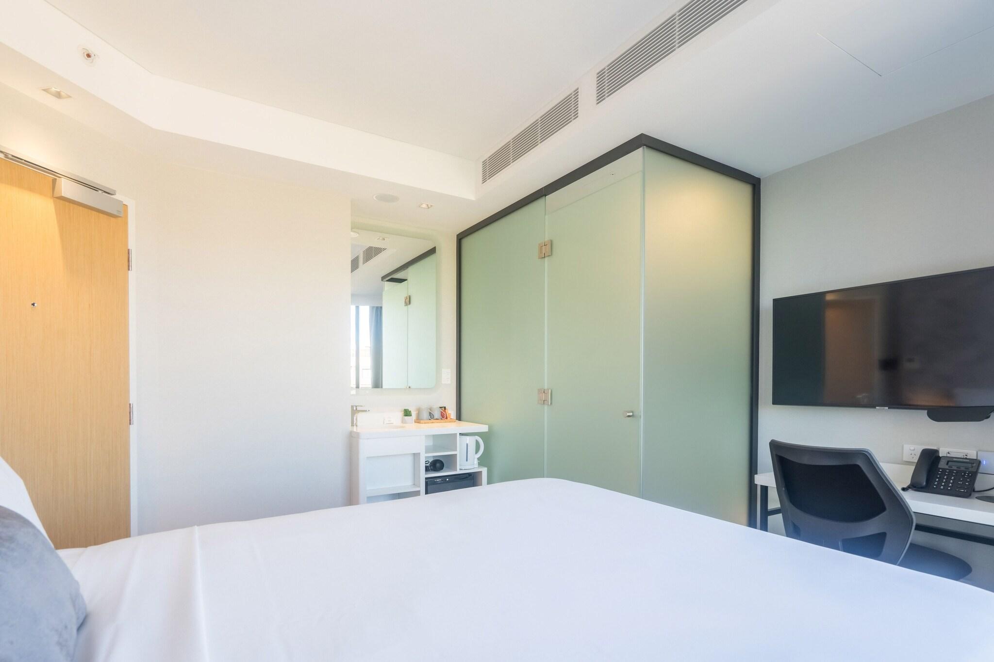 Double Queen Bed Non Smoking