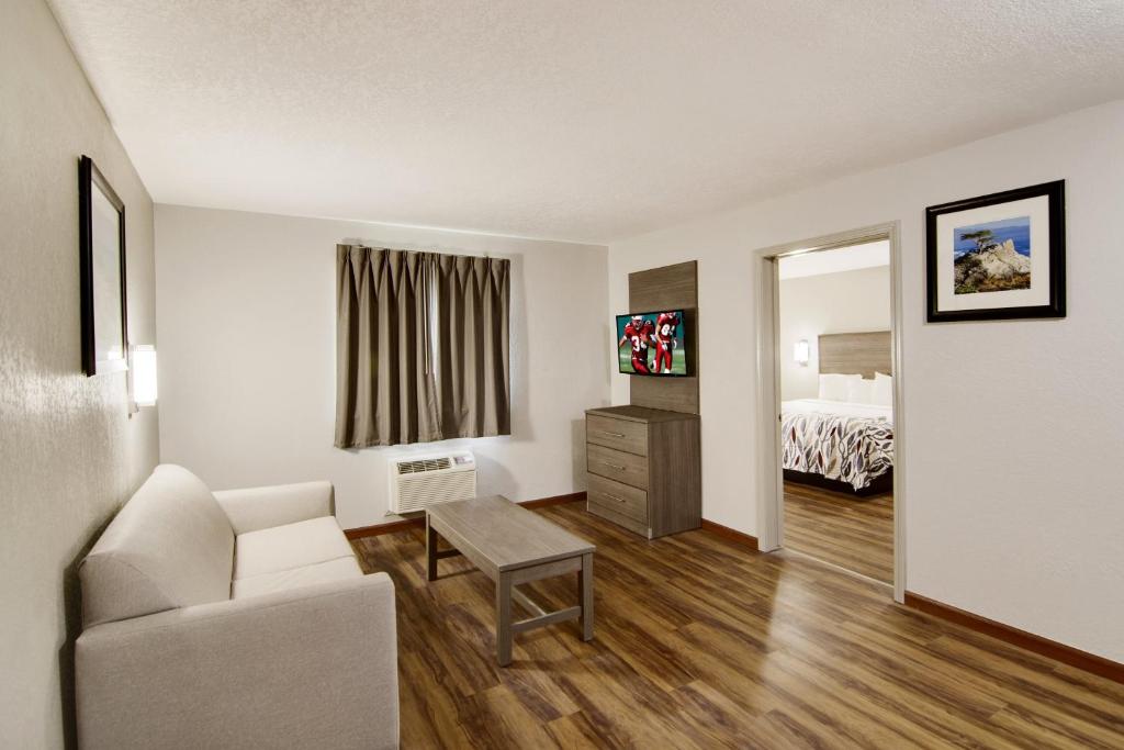 Suite with Kitchenette