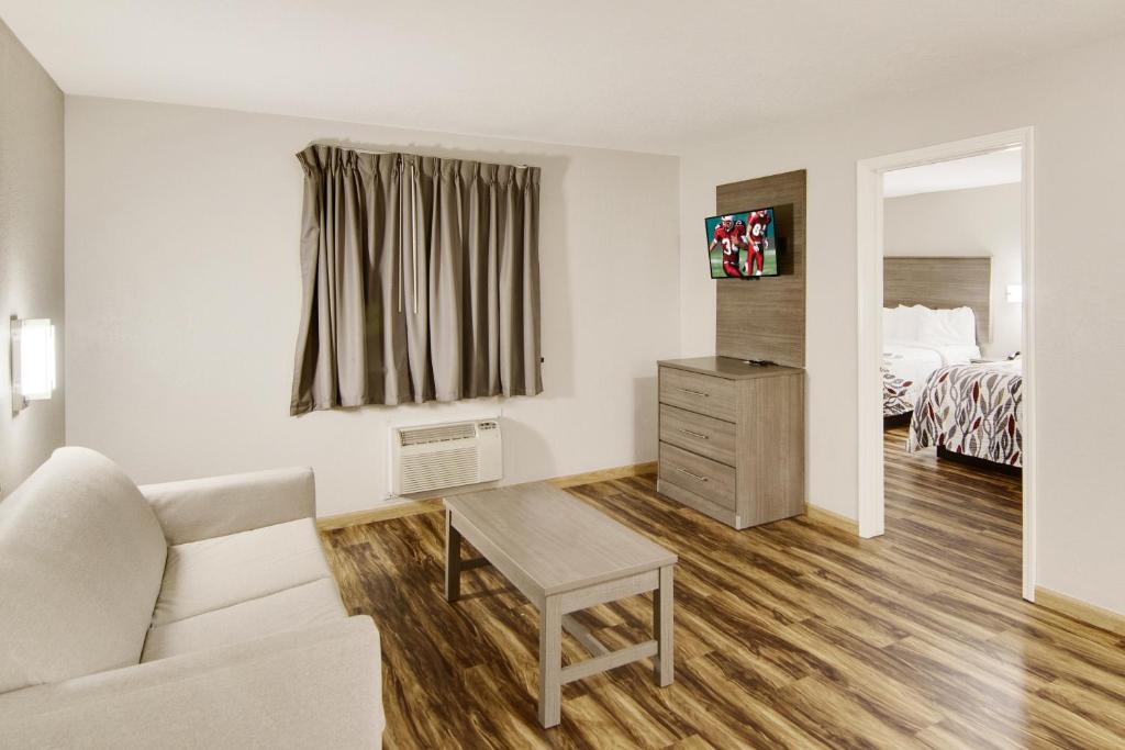 Suite with Kitchenette