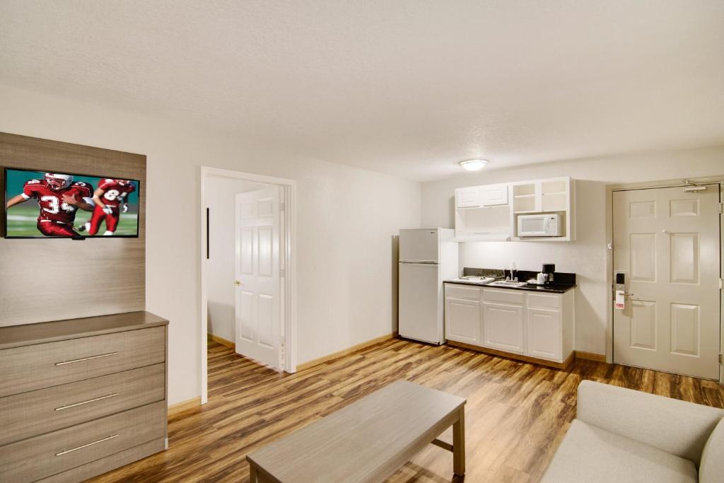 Suite with Kitchenette