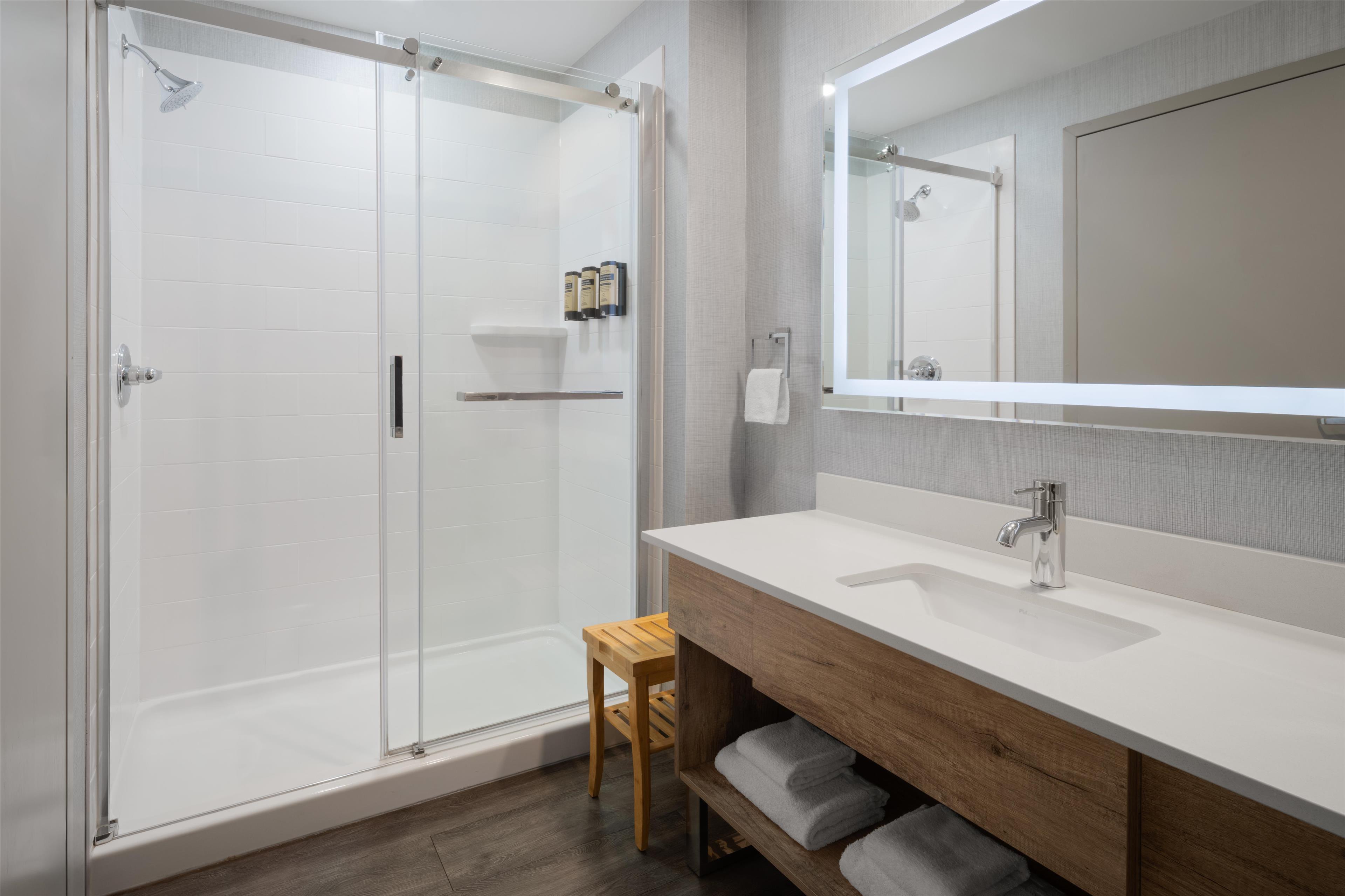 Suite King Bed with Jacuzzi