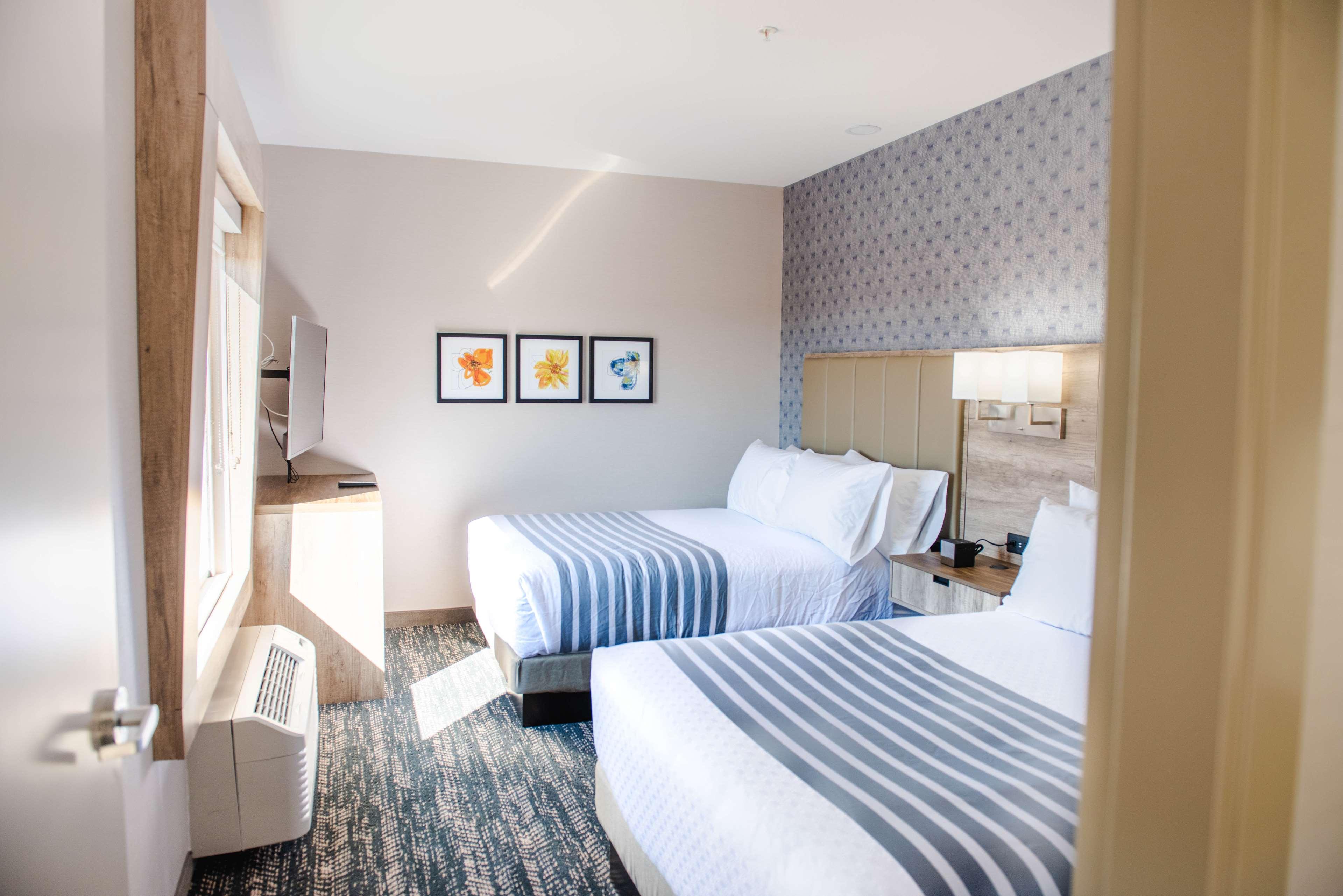 Suite Two Queen Beds