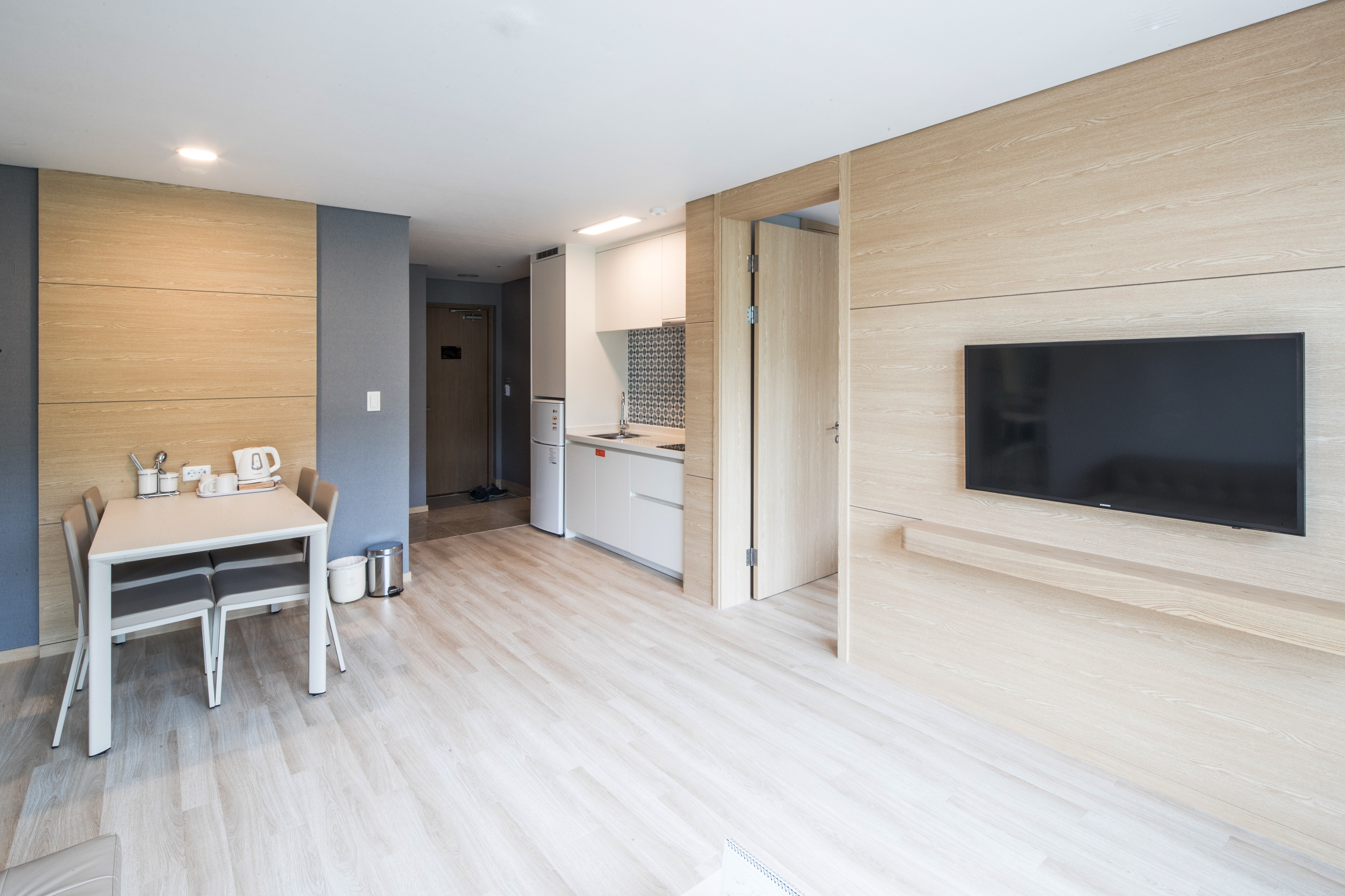 Suite with Kitchenette