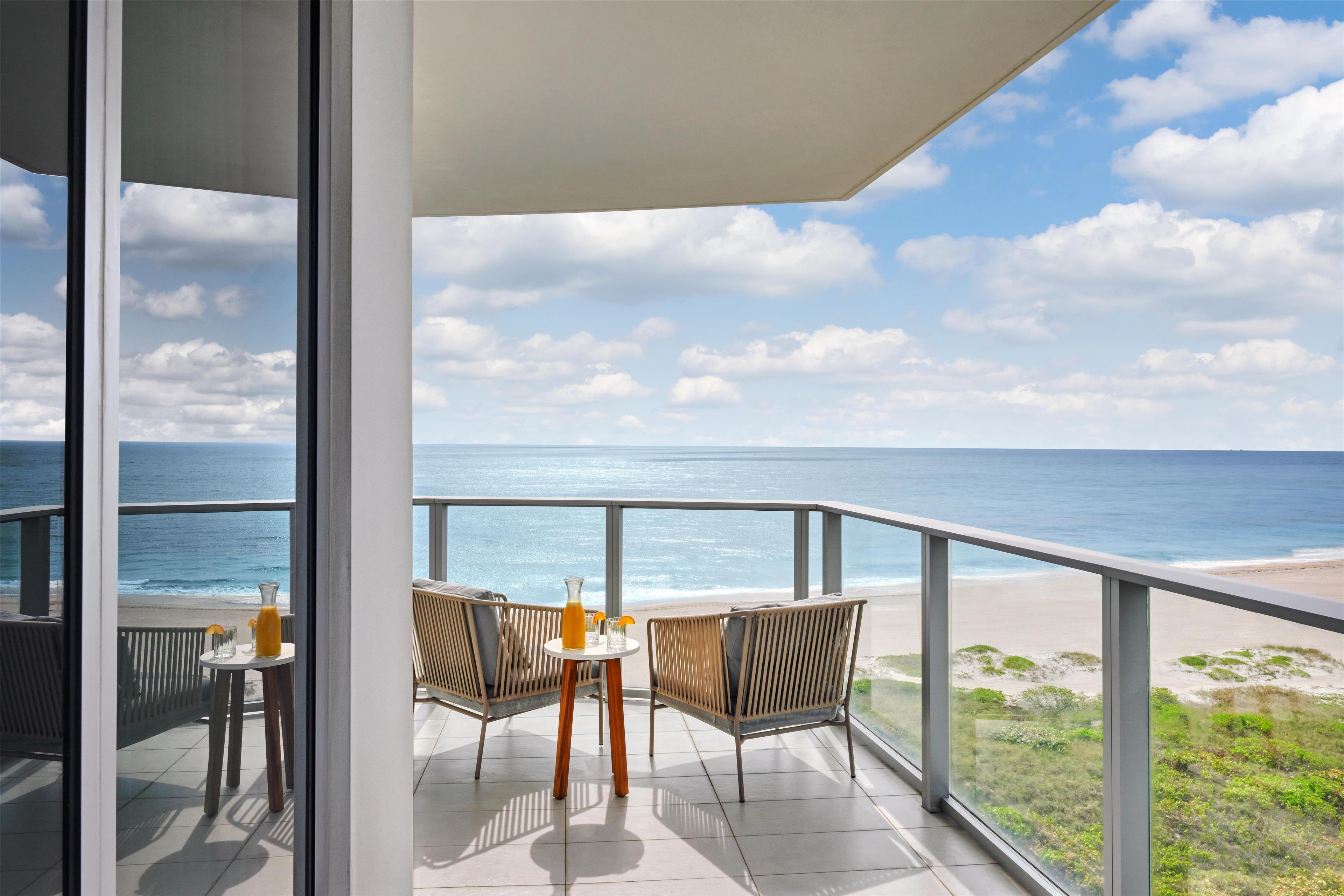 Double Ocean View Queen Bed