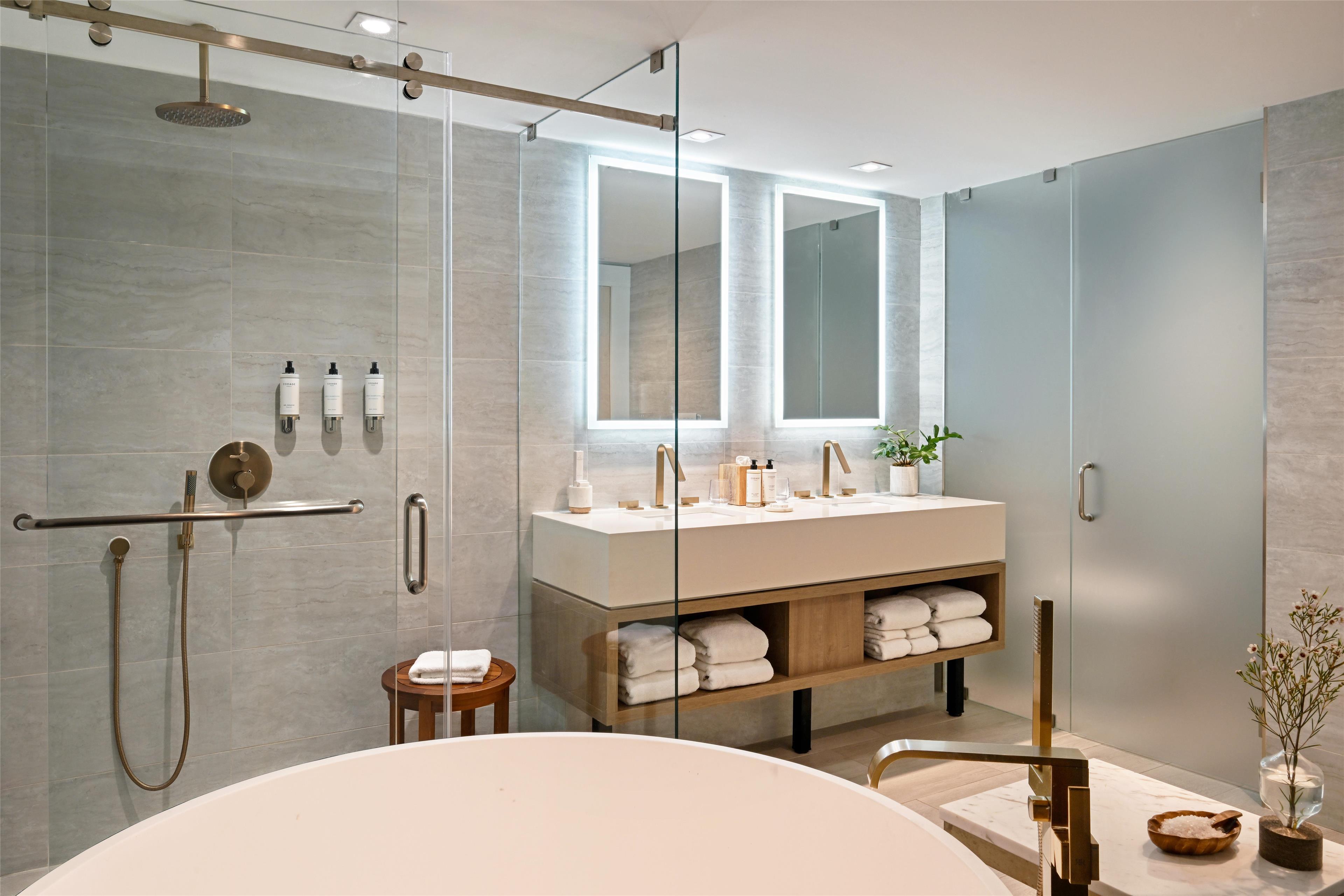 Double Ocean View Queen Bed