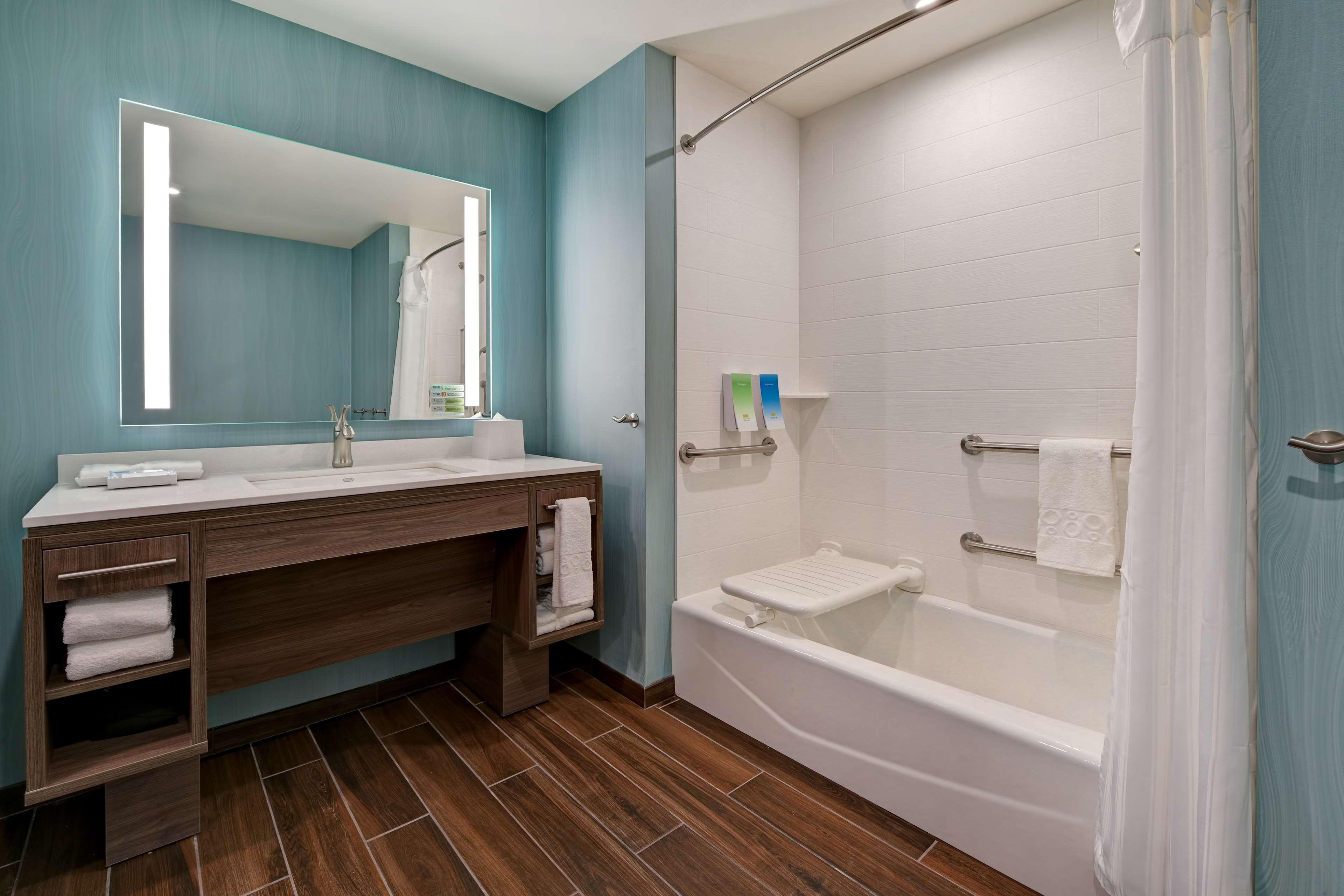 Studio Two Queen Beds