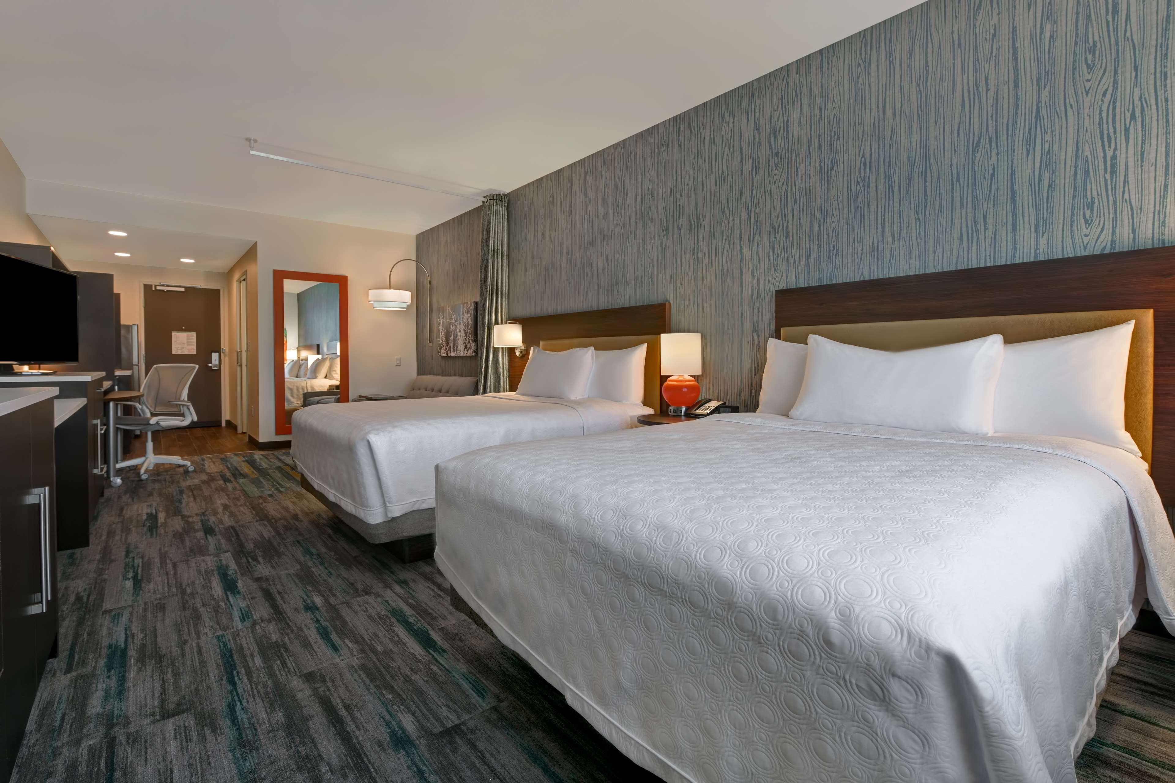 Studio Two Queen Beds Non Smoking