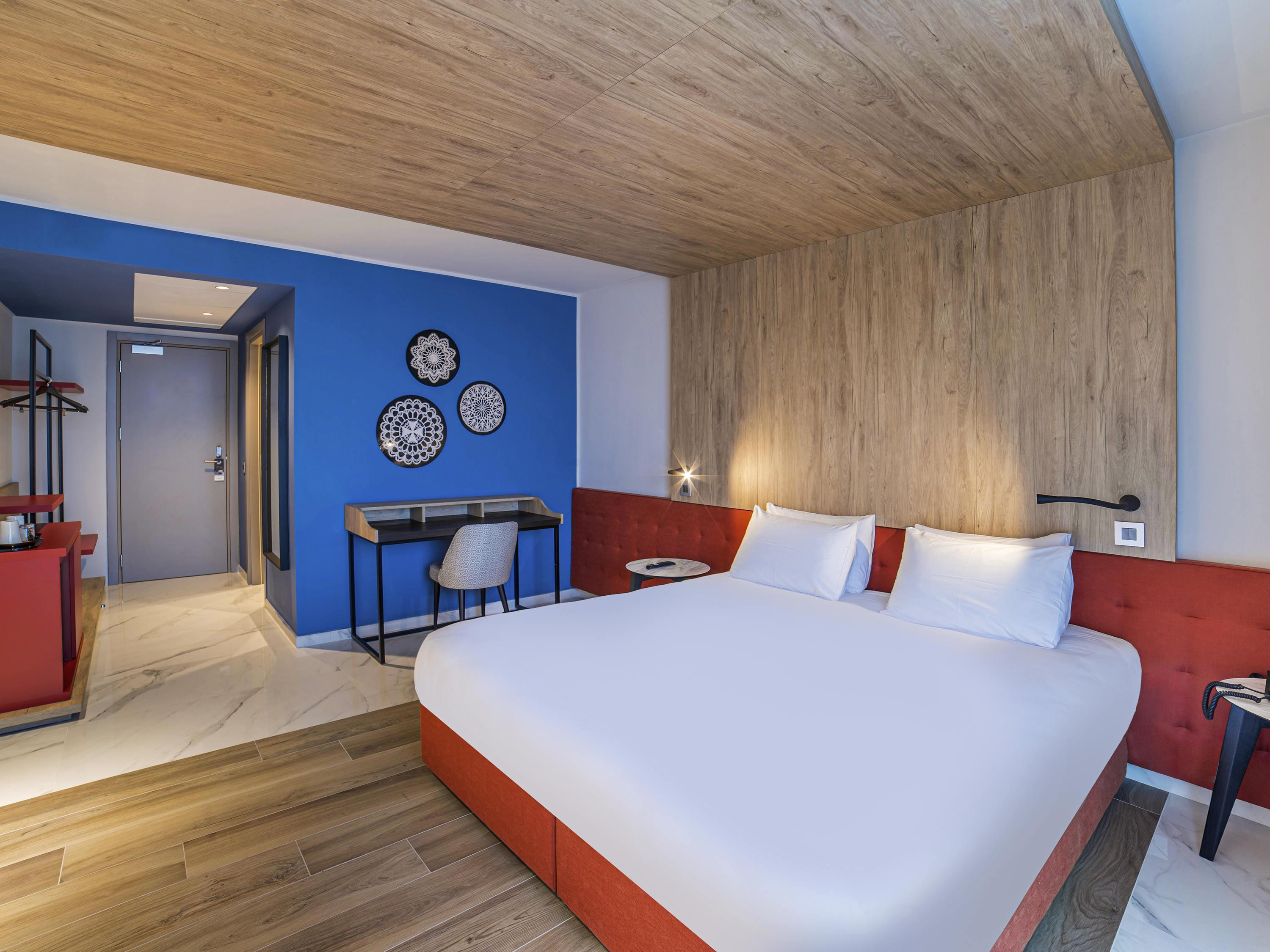 Double Queen Size Bed