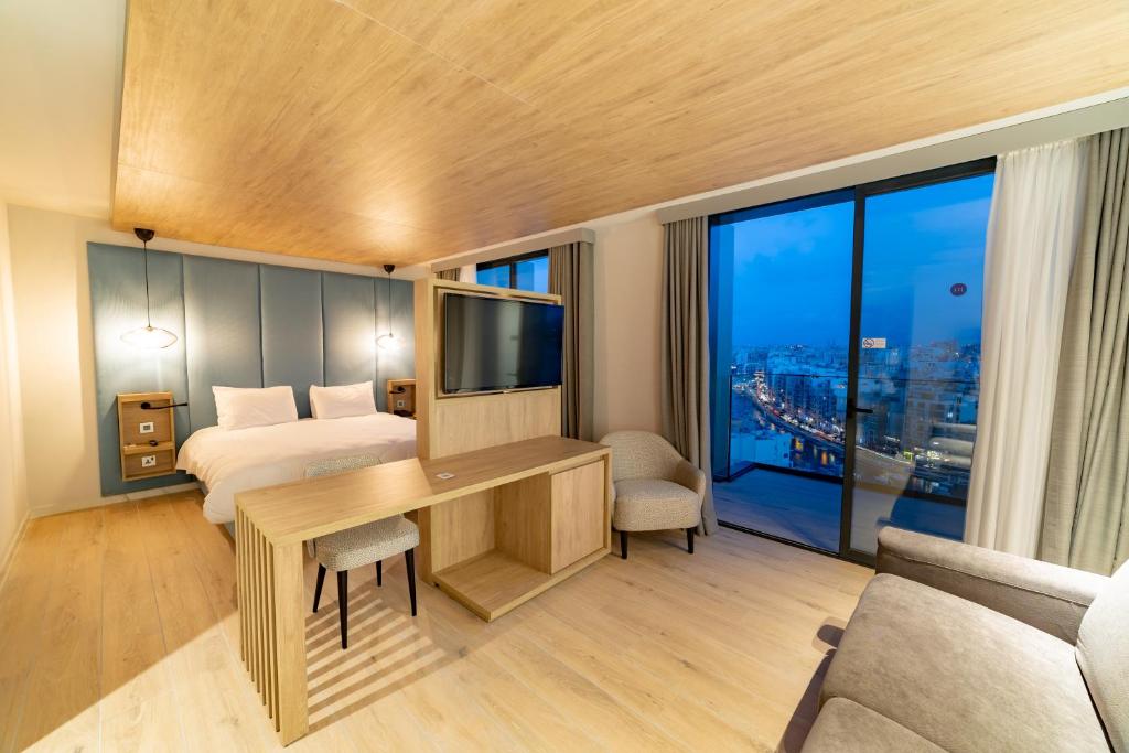 Junior Suite with Balcony