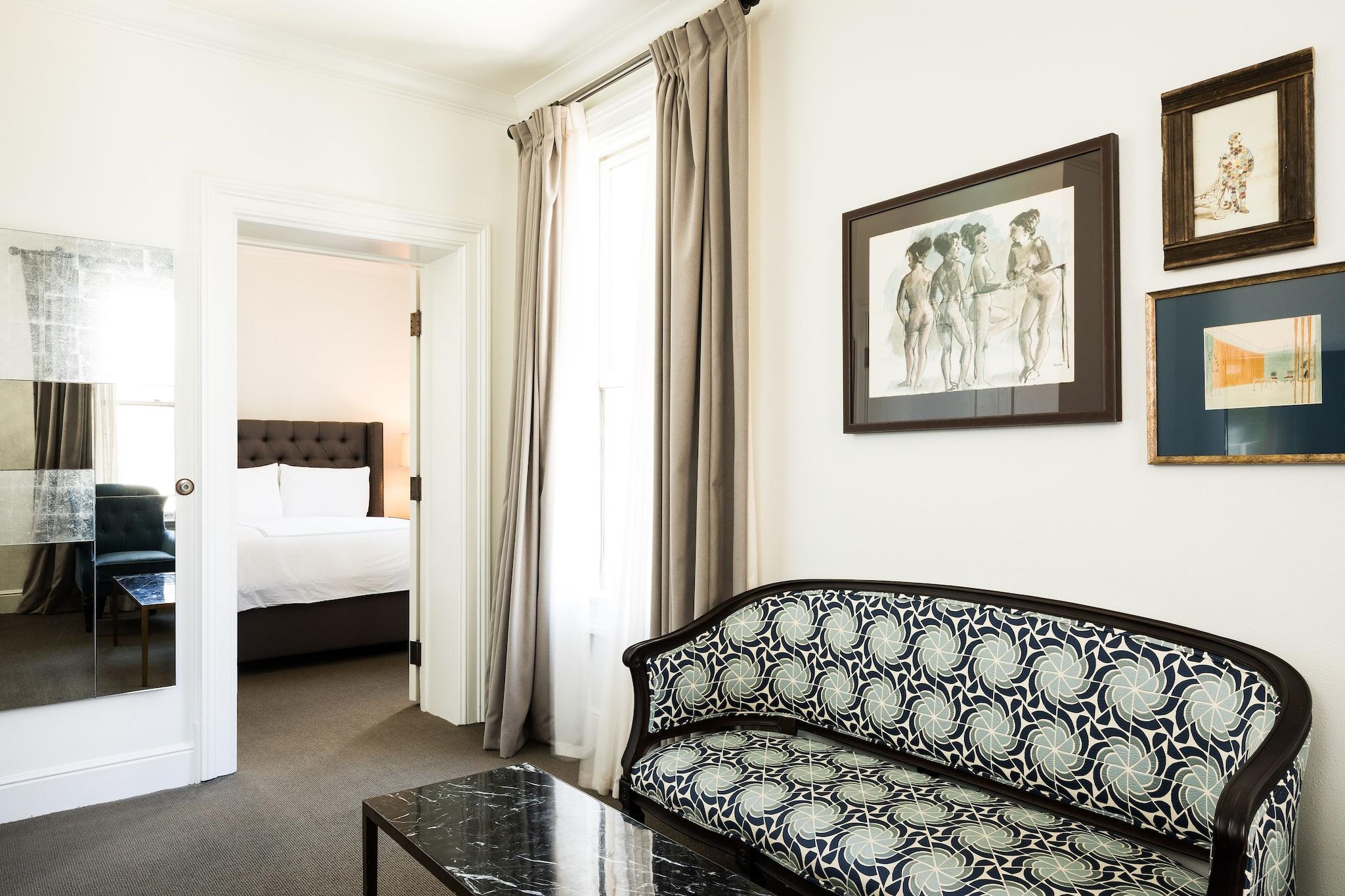 Suite Queen Size Bed