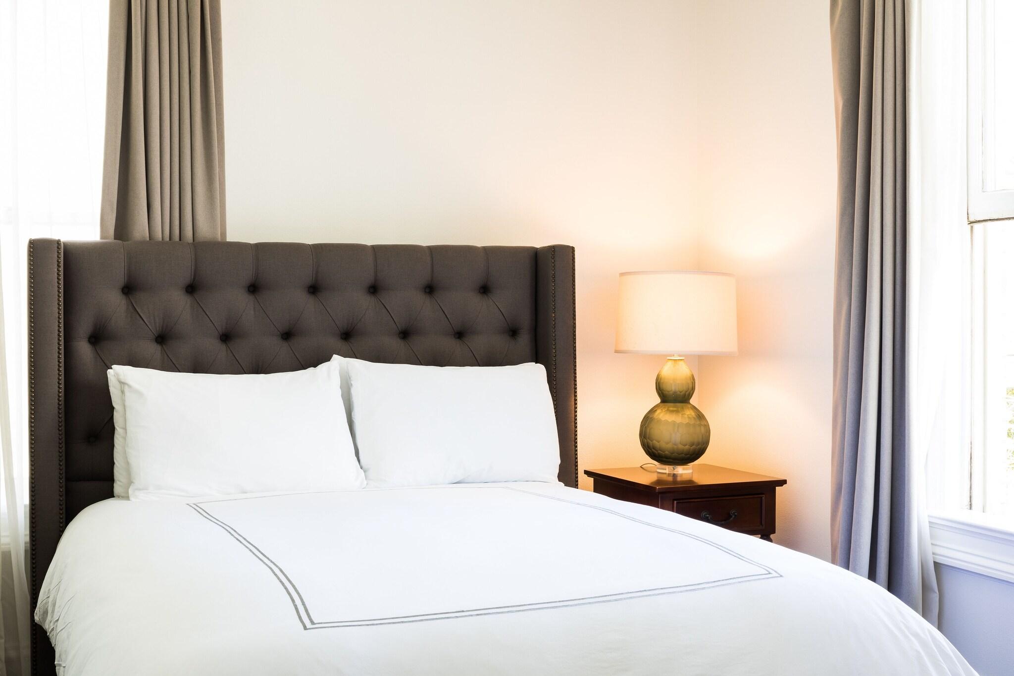 Suite Queen Size Bed