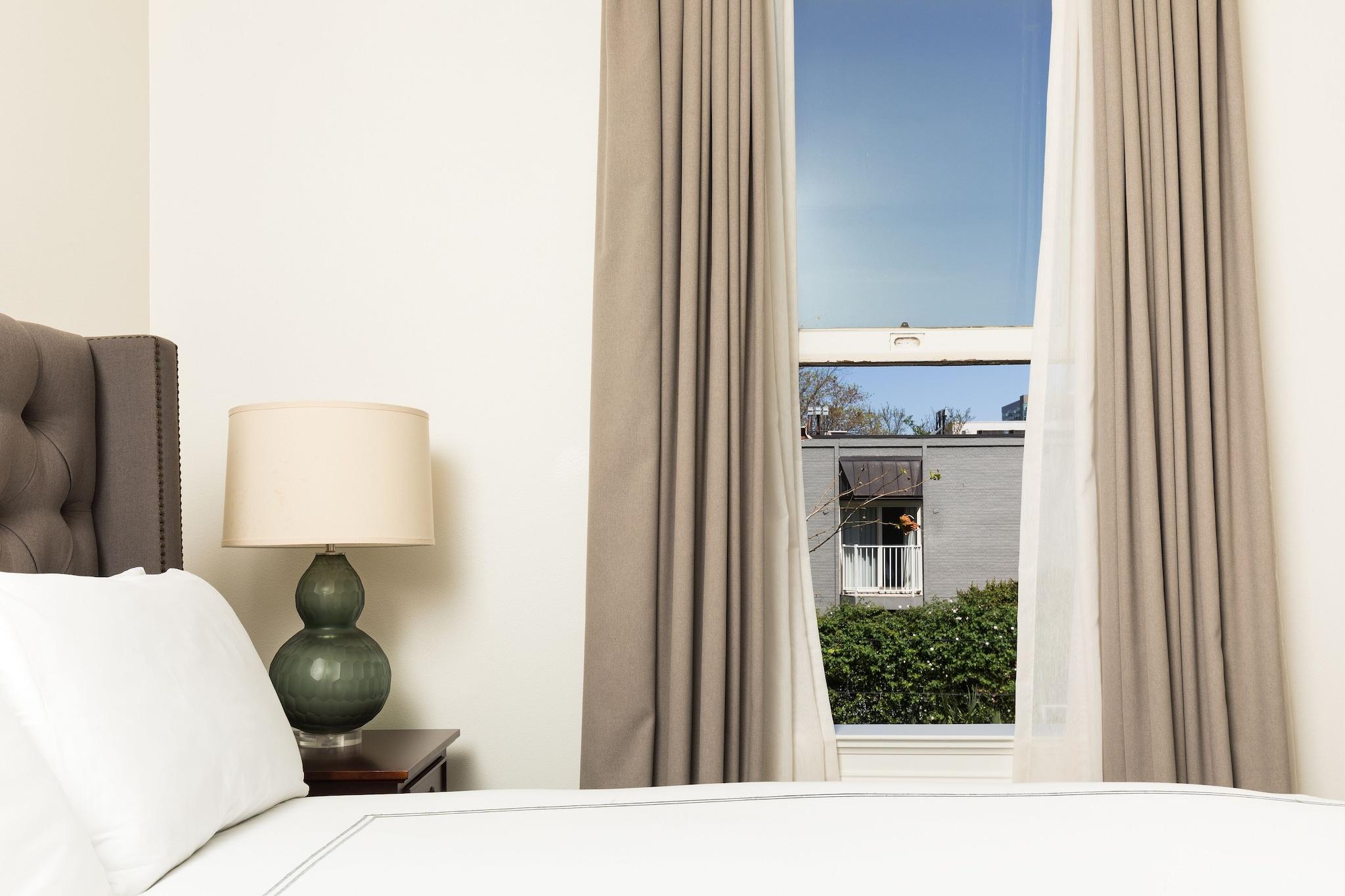 Suite Queen Size Bed