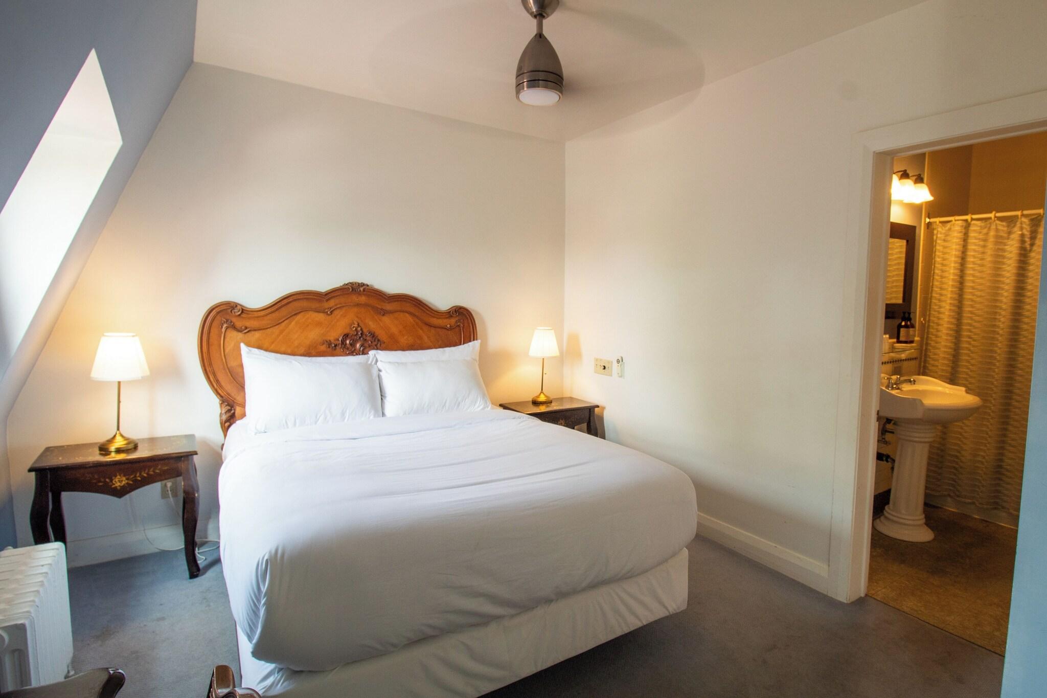 Double Classic Queen Bed