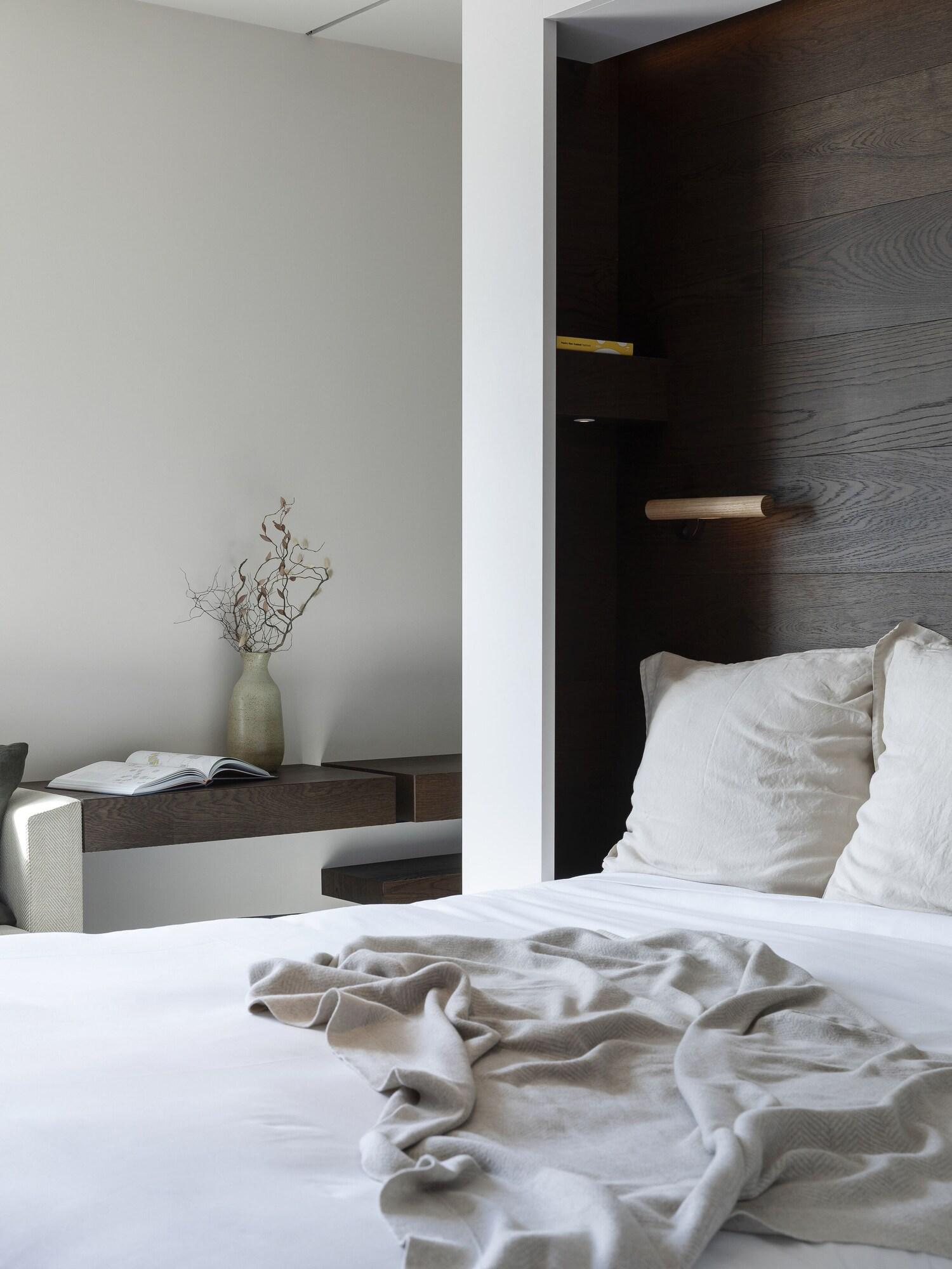 Quadruple Guest Room King Bed