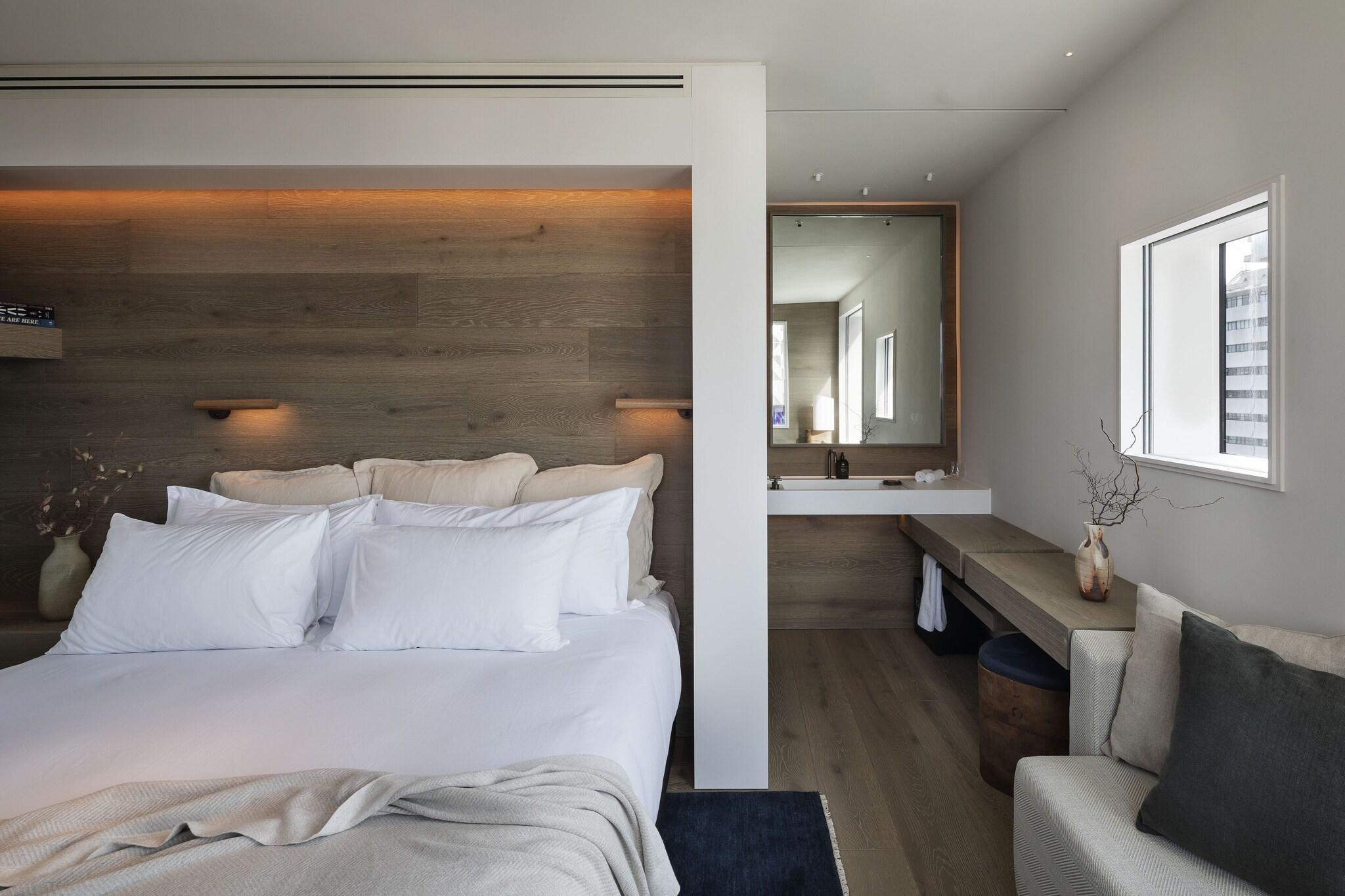 Quadruple Guest Room King Bed