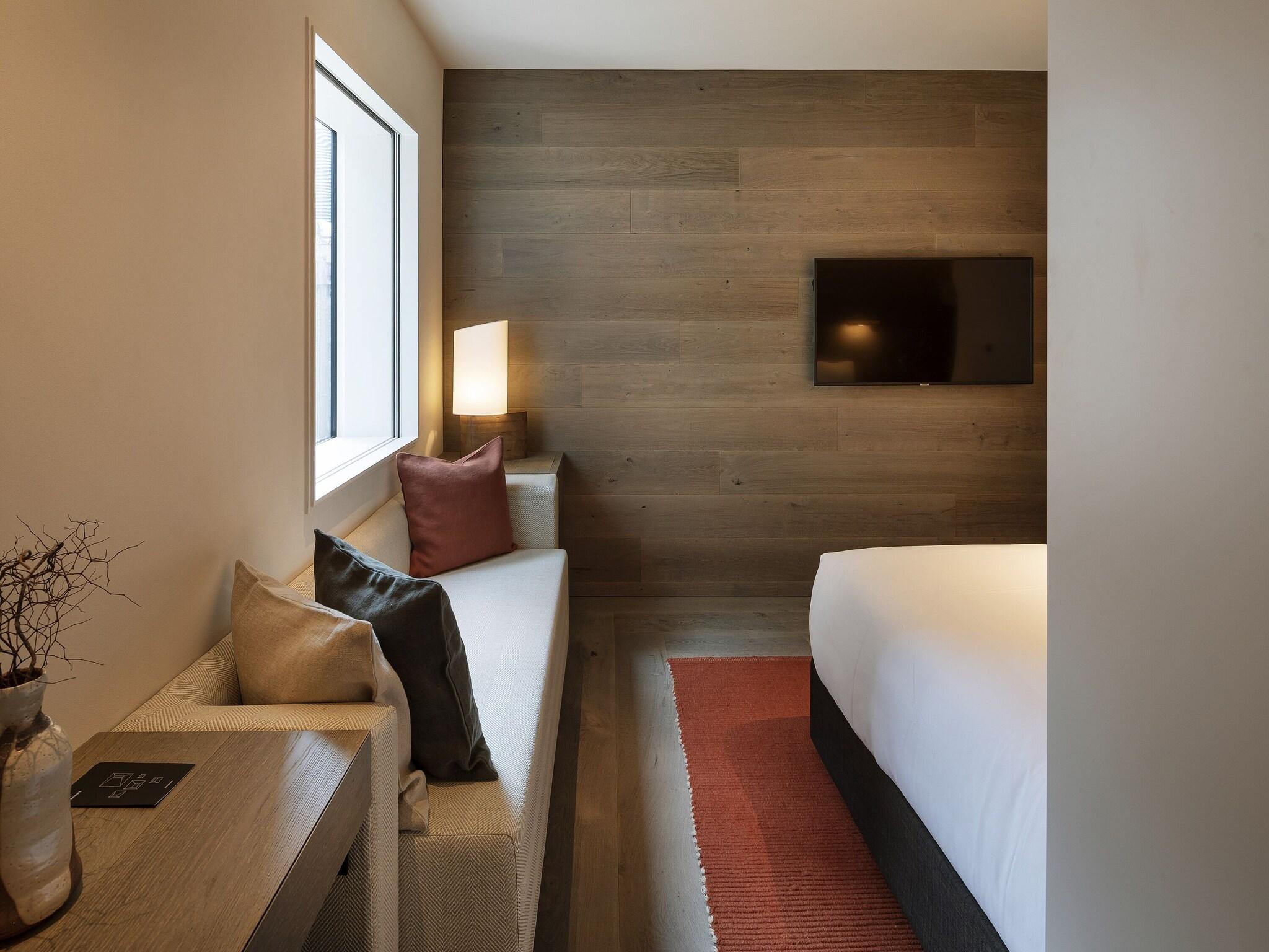 Quadruple Guest Room King Bed