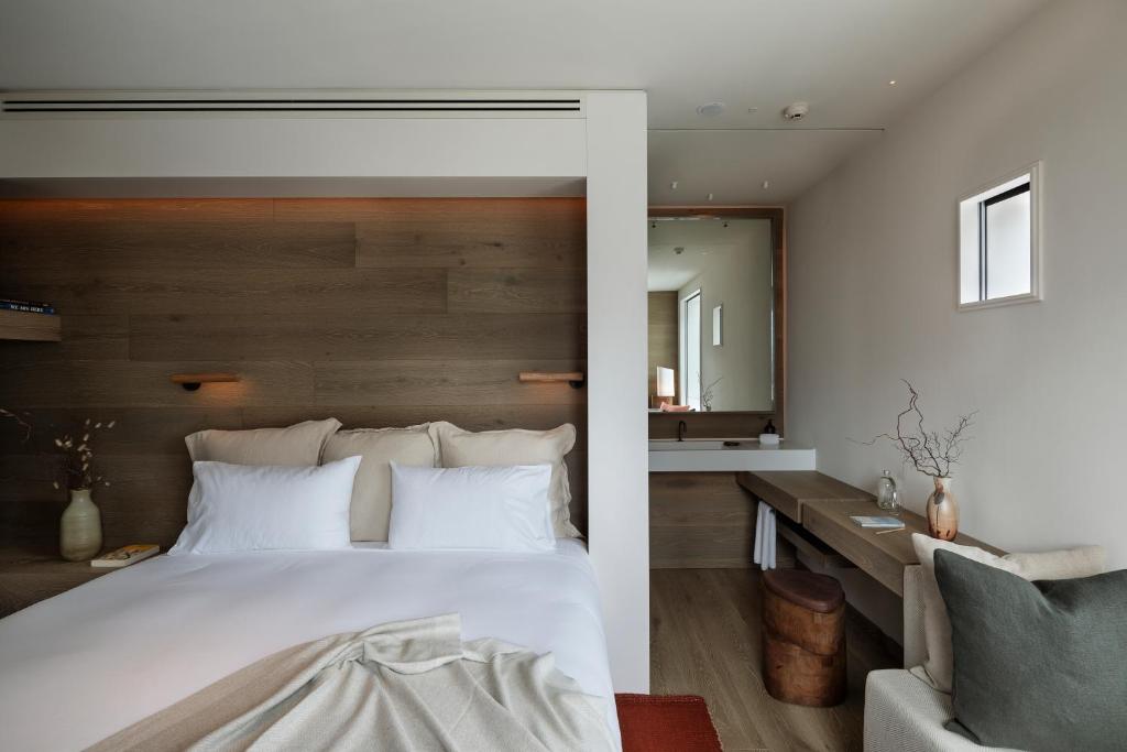 Double City View King Bed