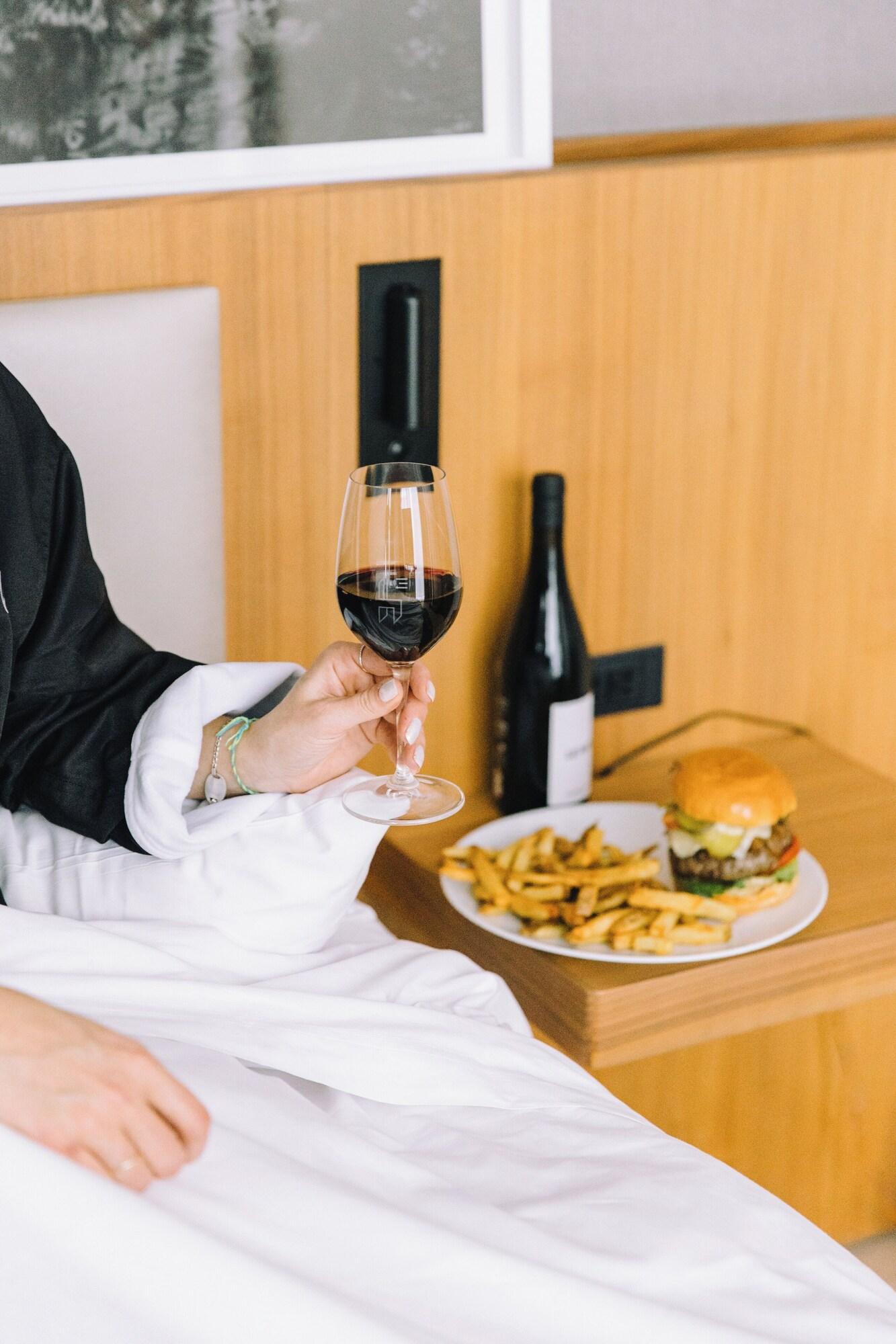 Quadruple Deluxe Queen Bed