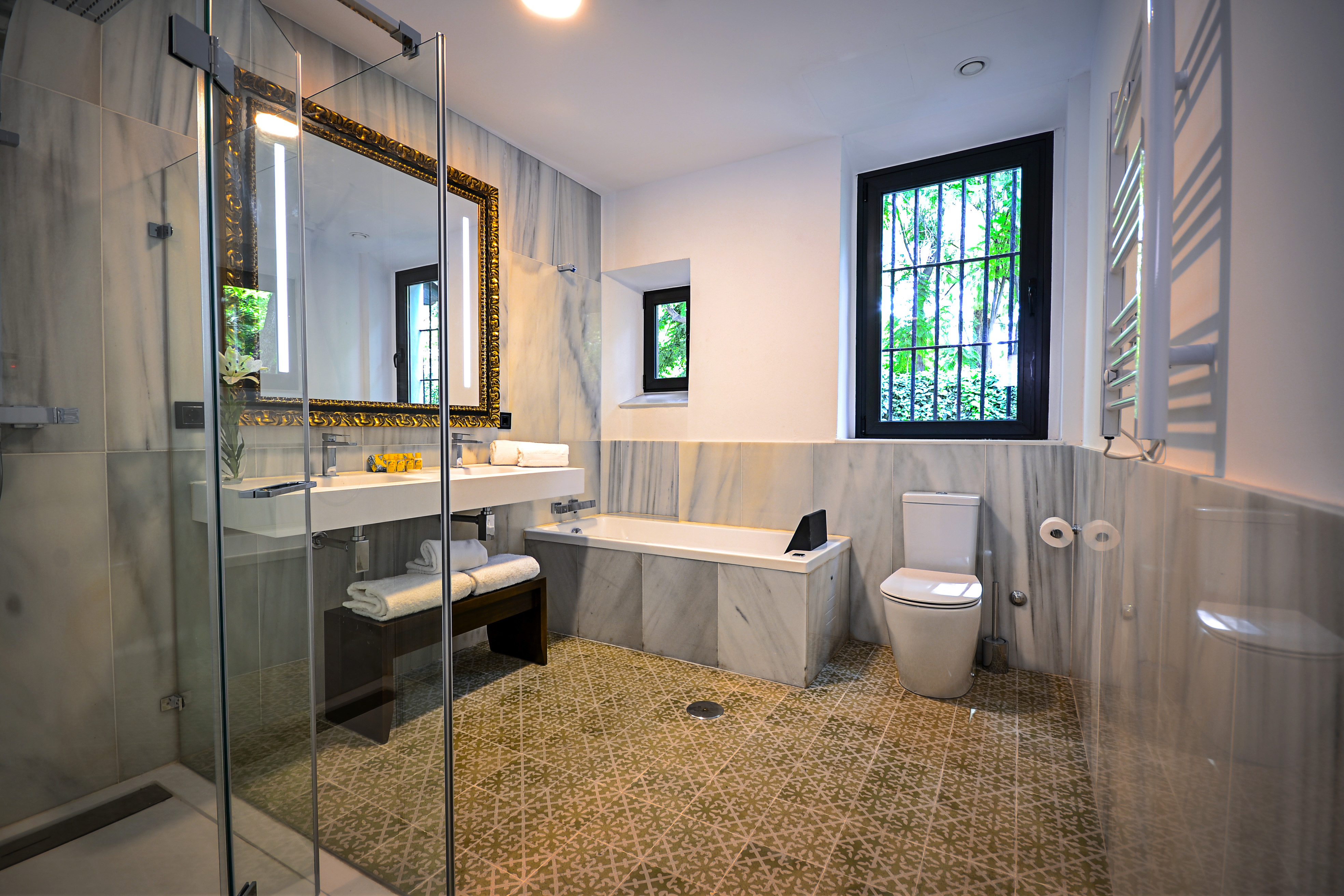 Double Deluxe One Bed