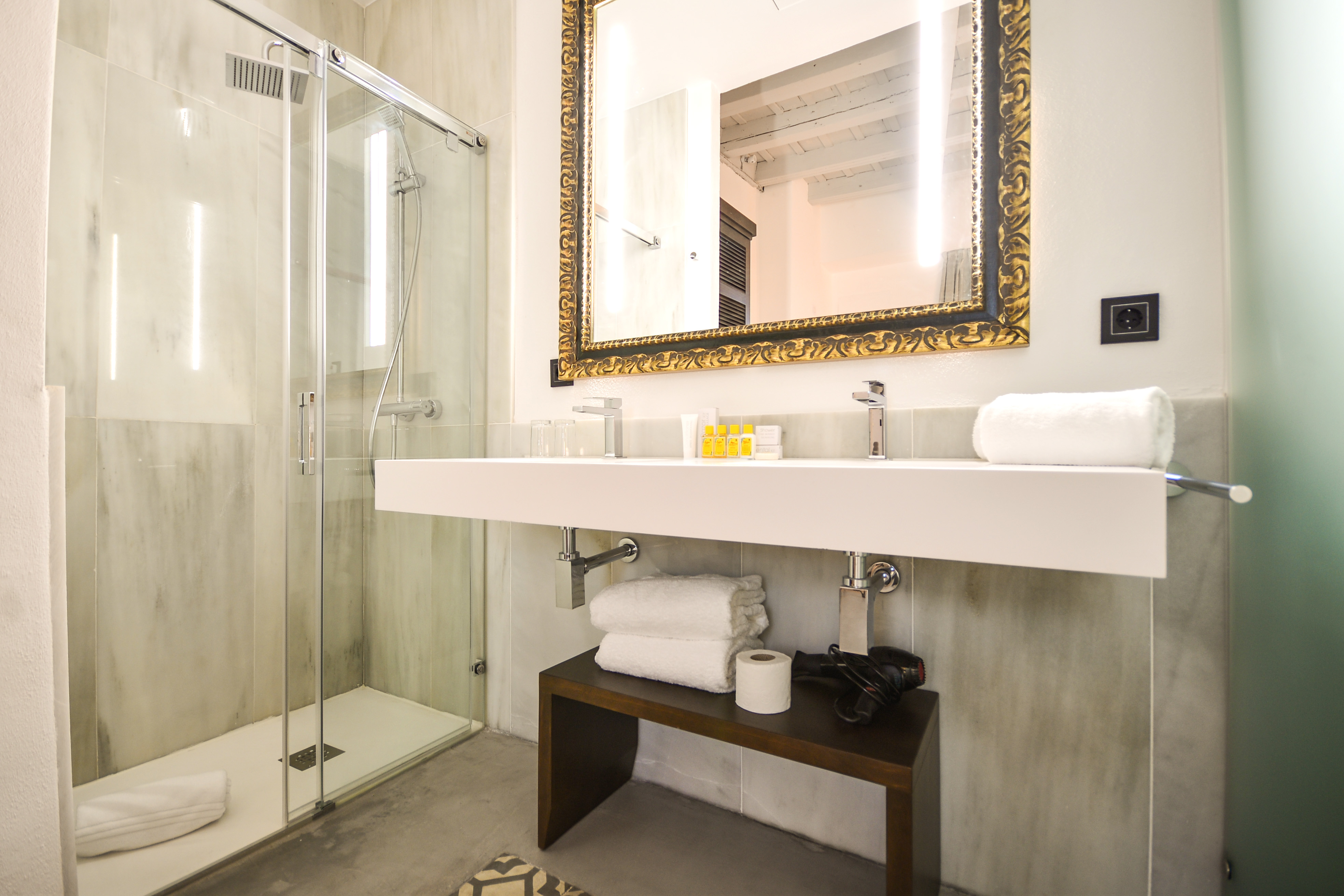 Double or Twin Standard