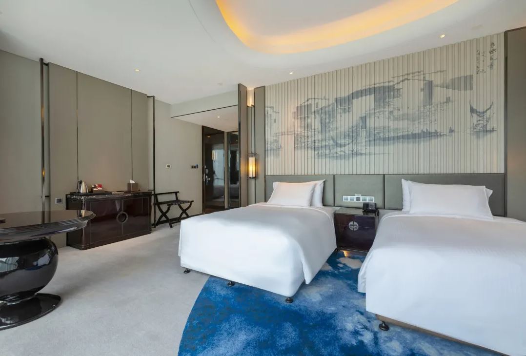 Twin Deluxe Superior