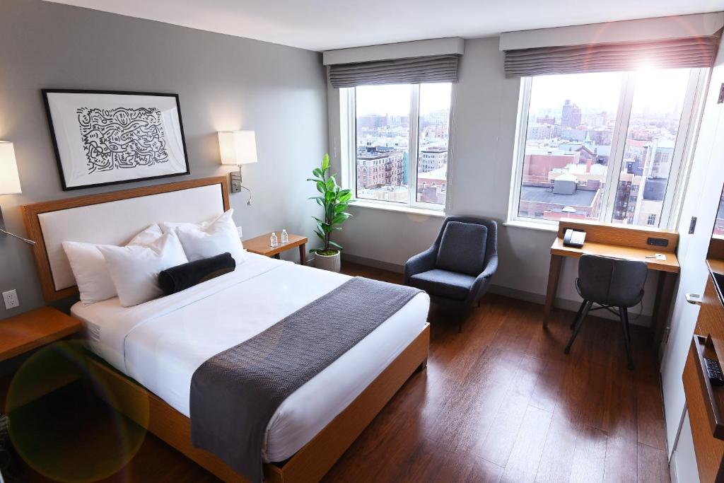 Room Queen Size Bed