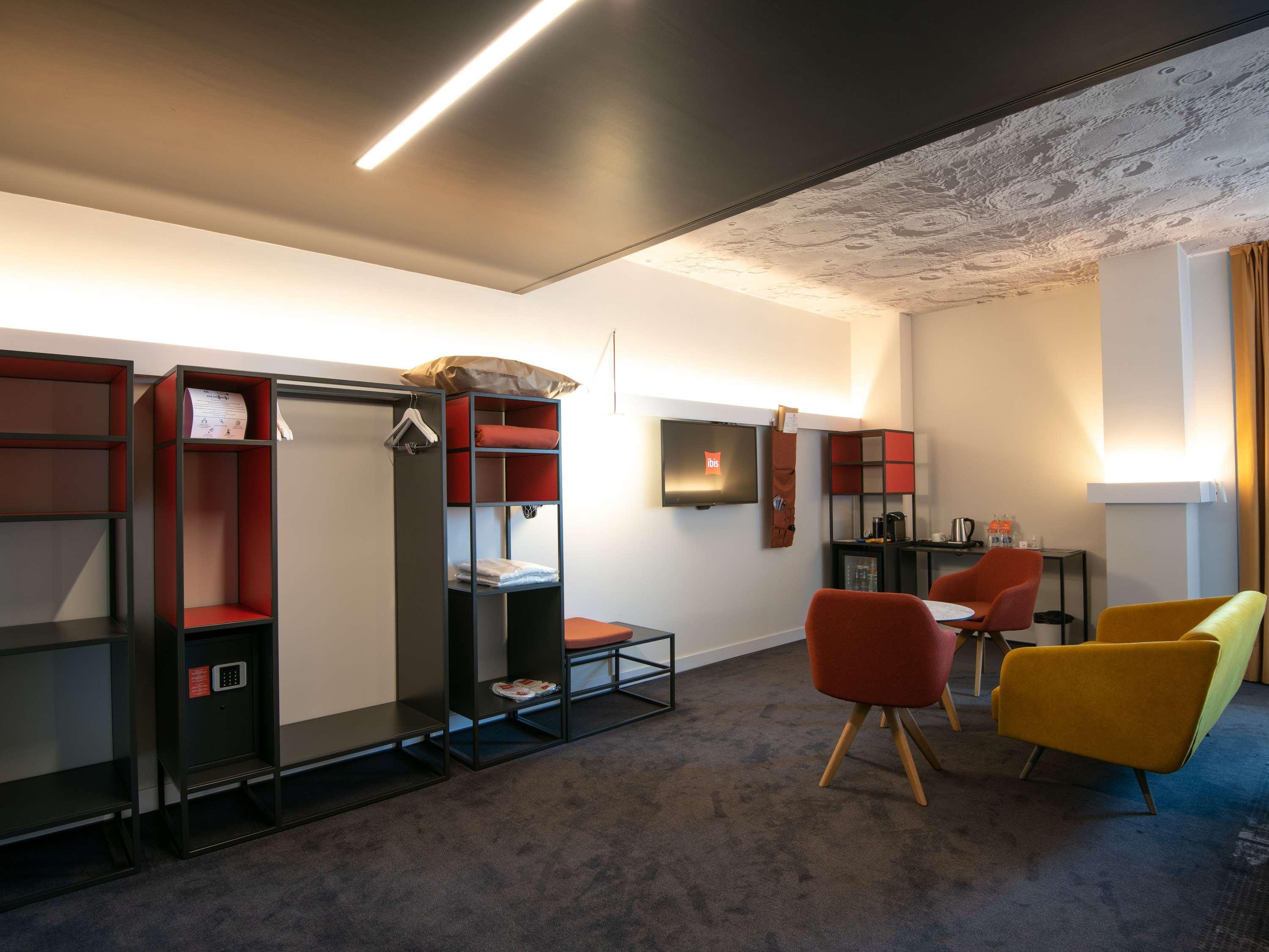 Family Room King Size Bed