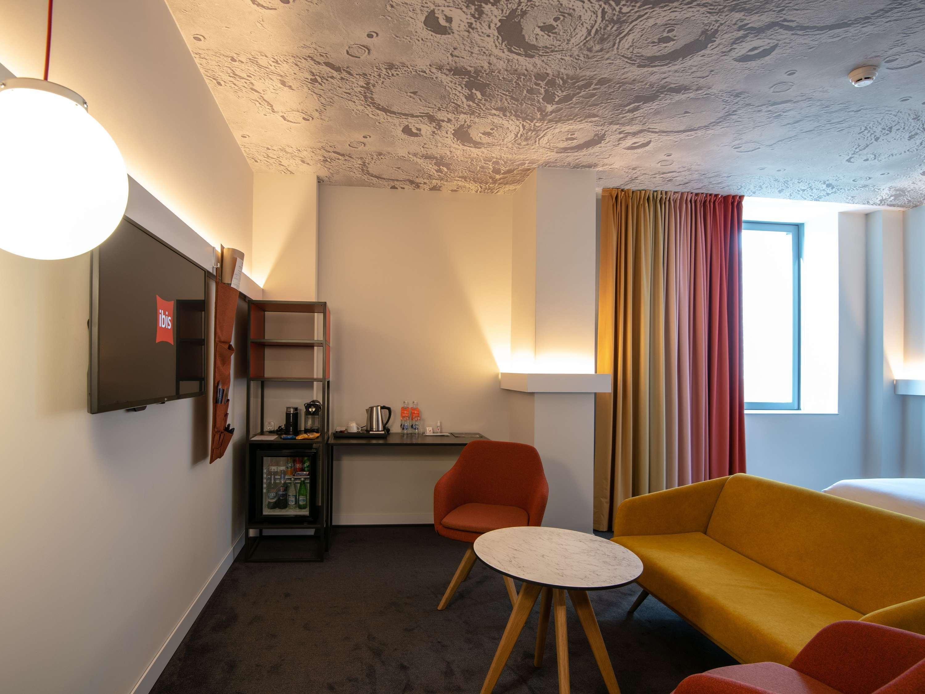 Family Room King Size Bed