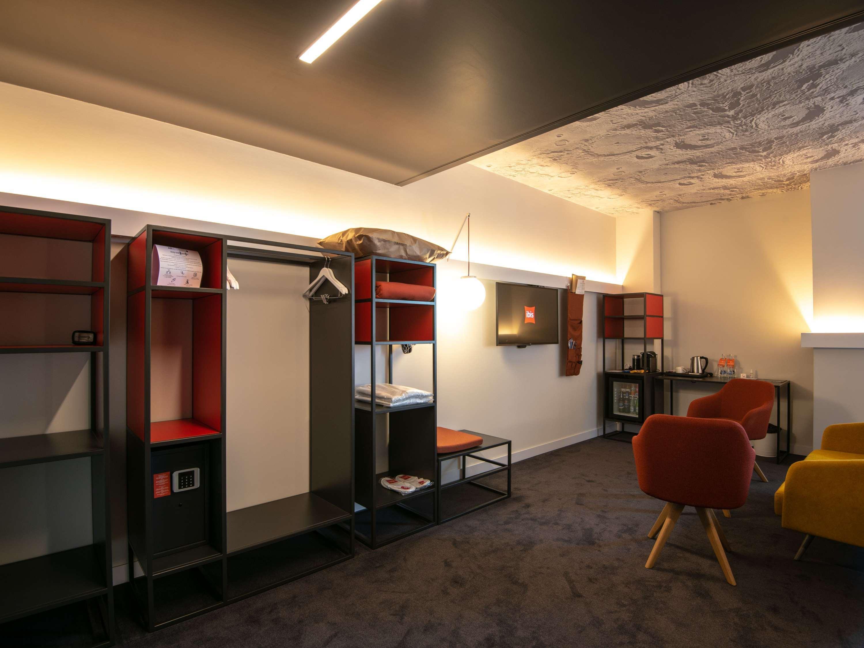 Family Room King Size Bed