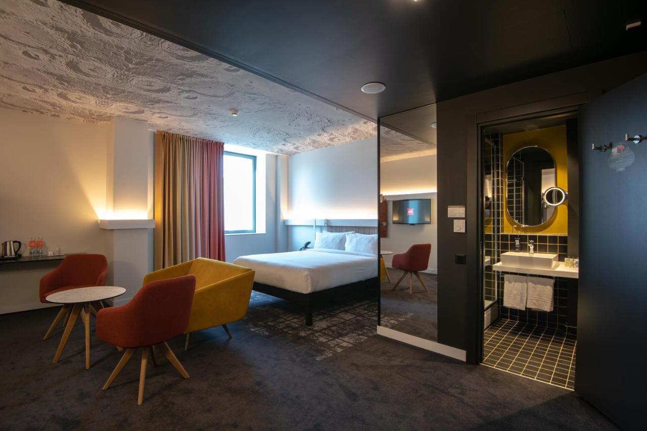 Family Room King Size Bed