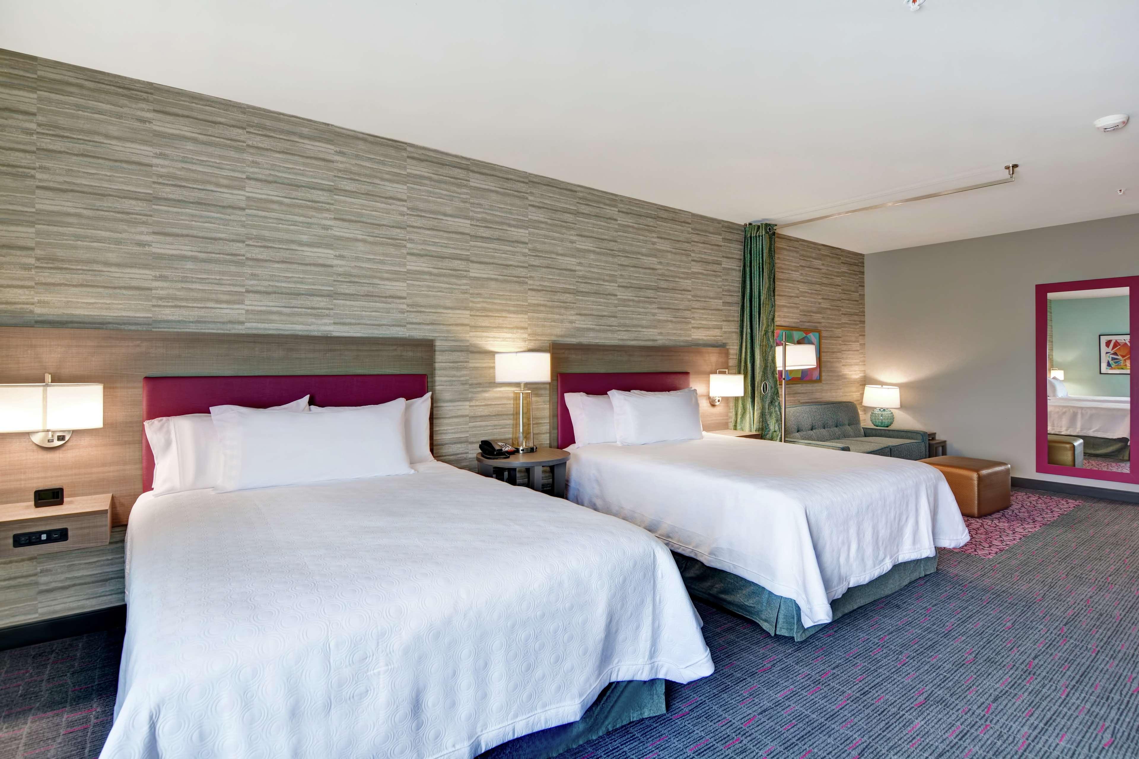 Studio Two Queen Beds