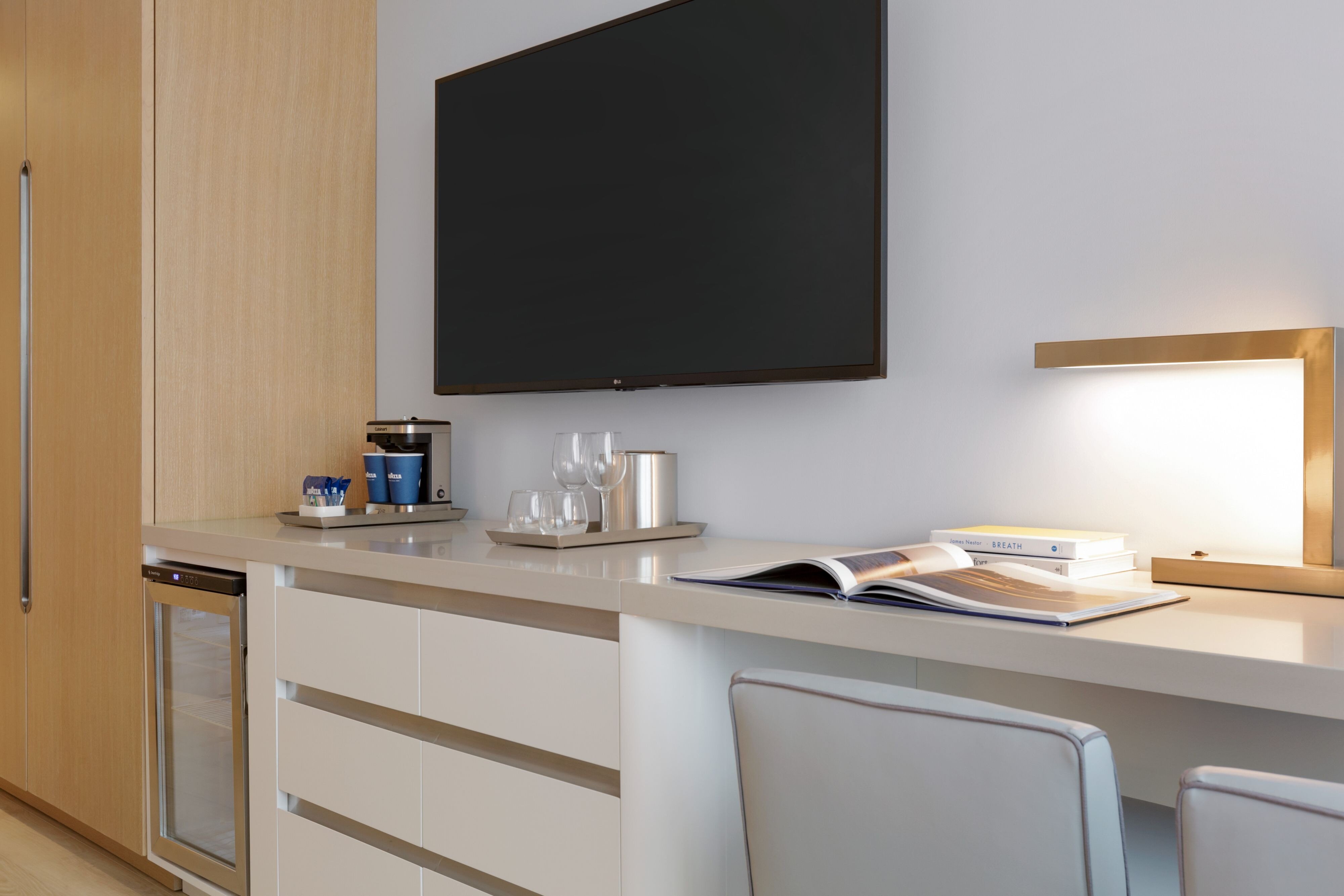 Suite King Size Bed
