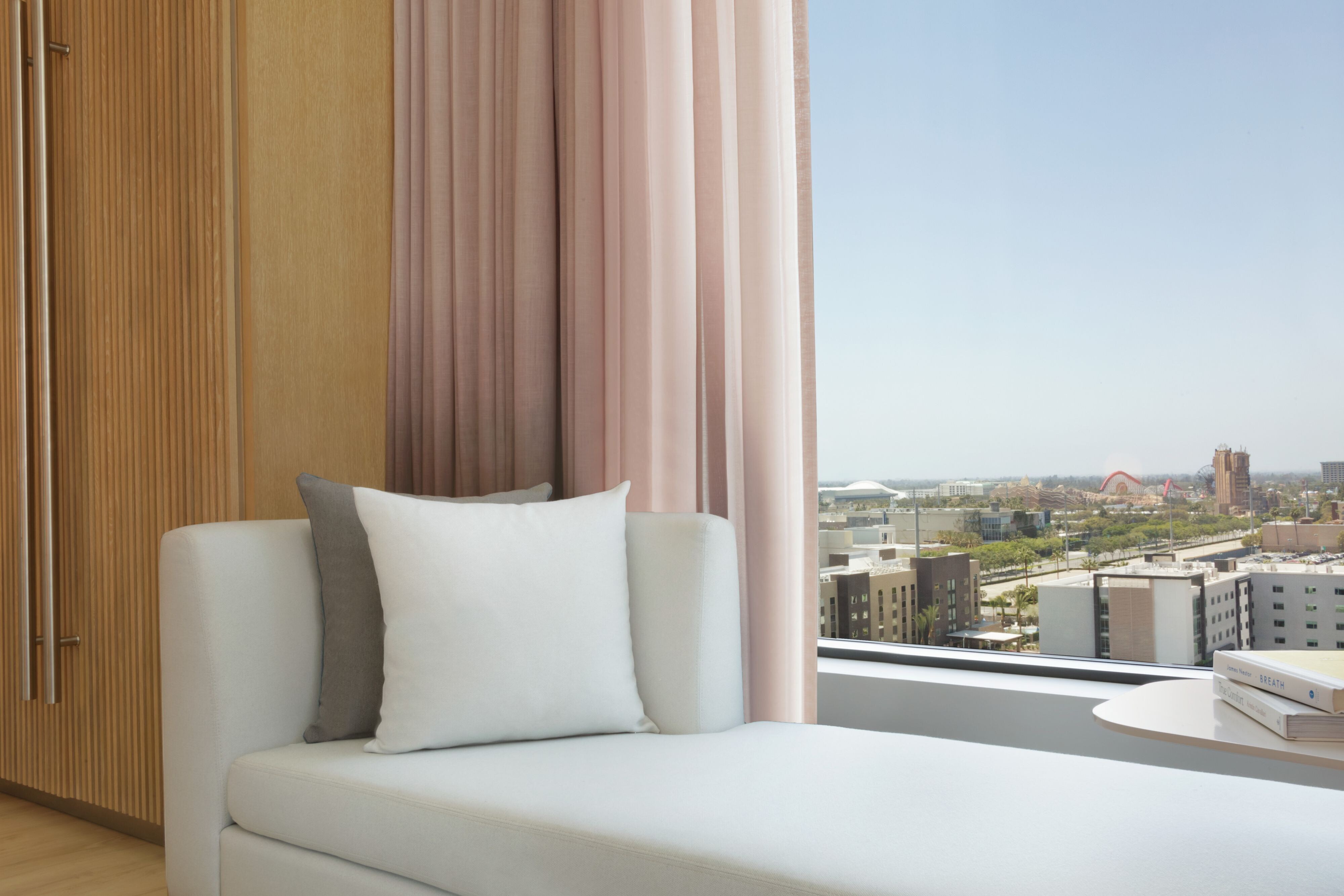 Suite King Size Bed
