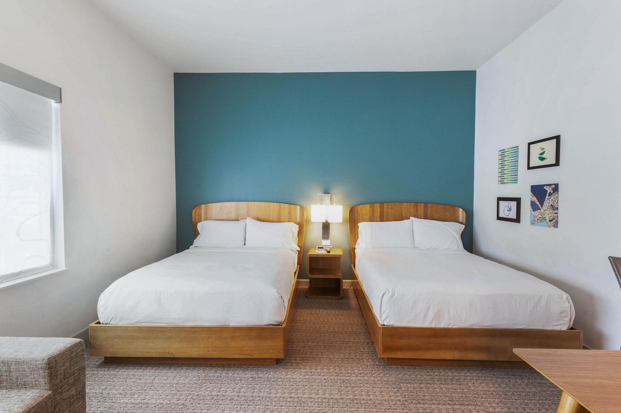 Studio Two Queen Beds