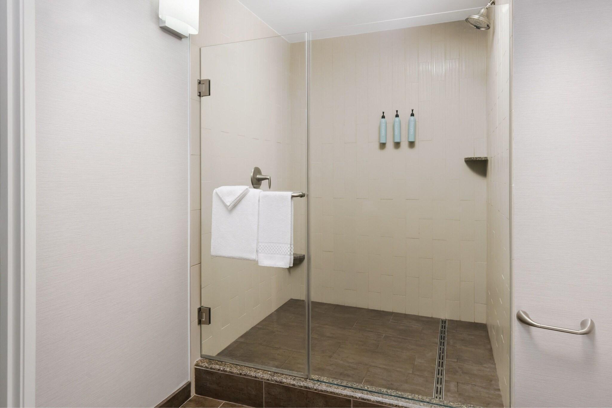 Double Deluxe King Bed