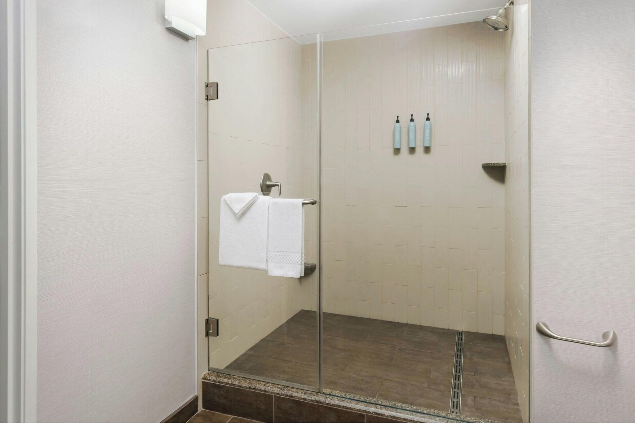 Double Deluxe King Bed