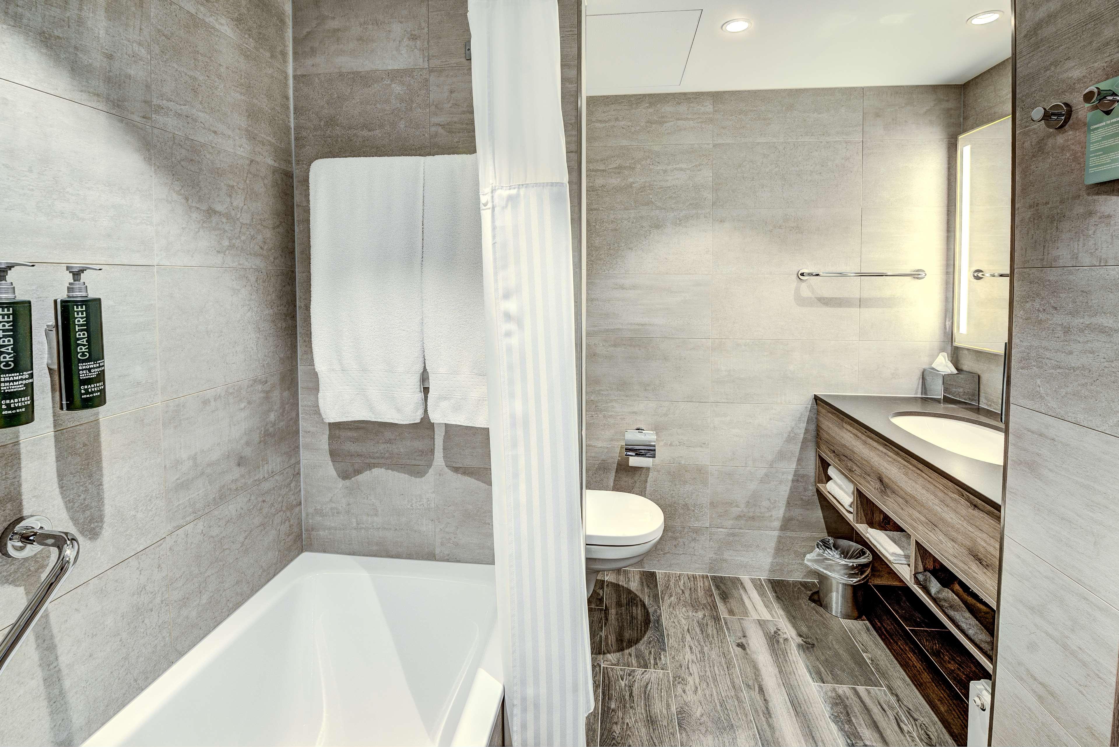 Double Guest Room Queen Bed