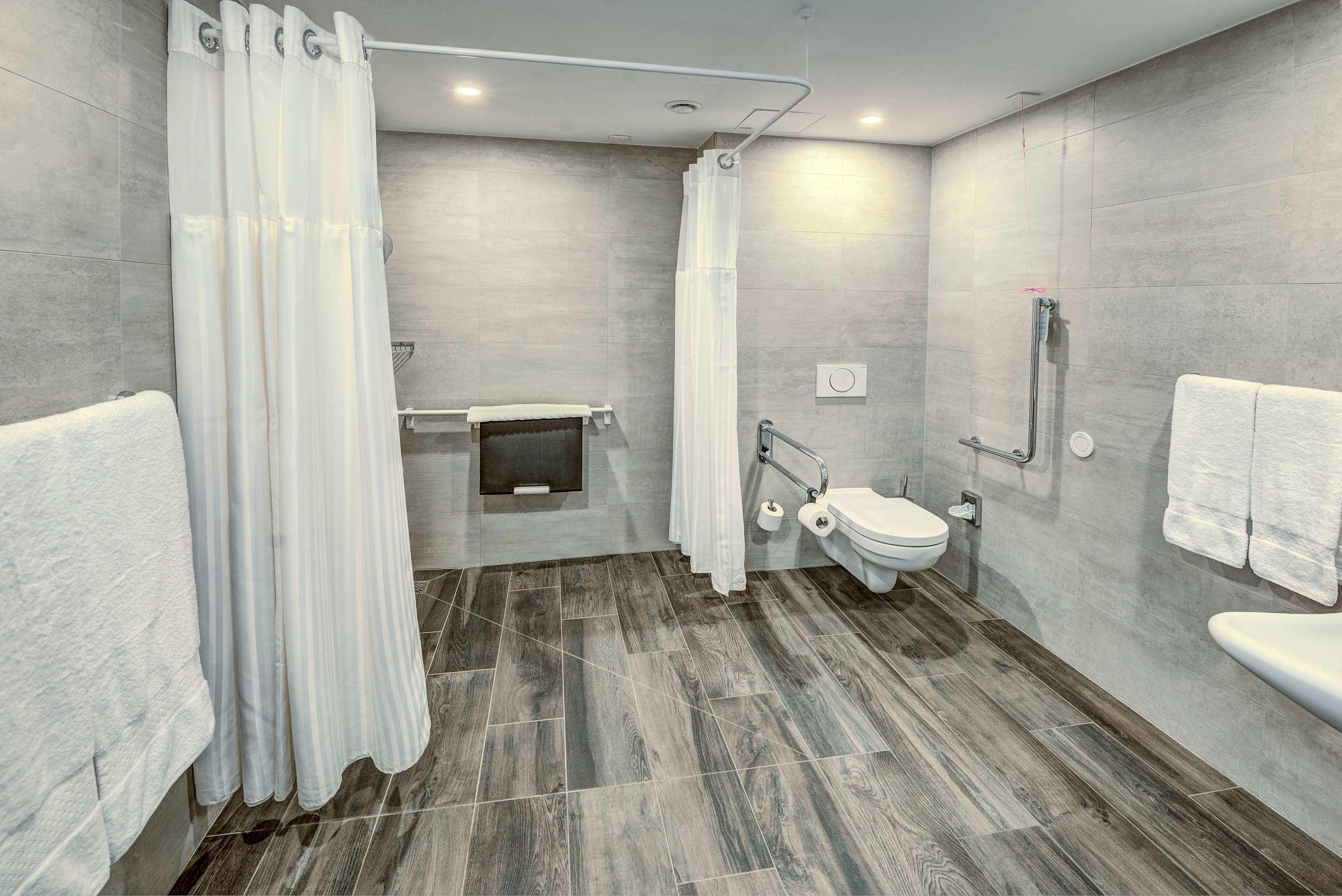 Double Accessible-queen Size Bed